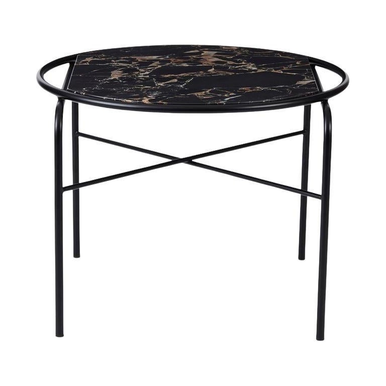 Table ronde en marbre doré et noir souple Secant de Warm Nordic en vente