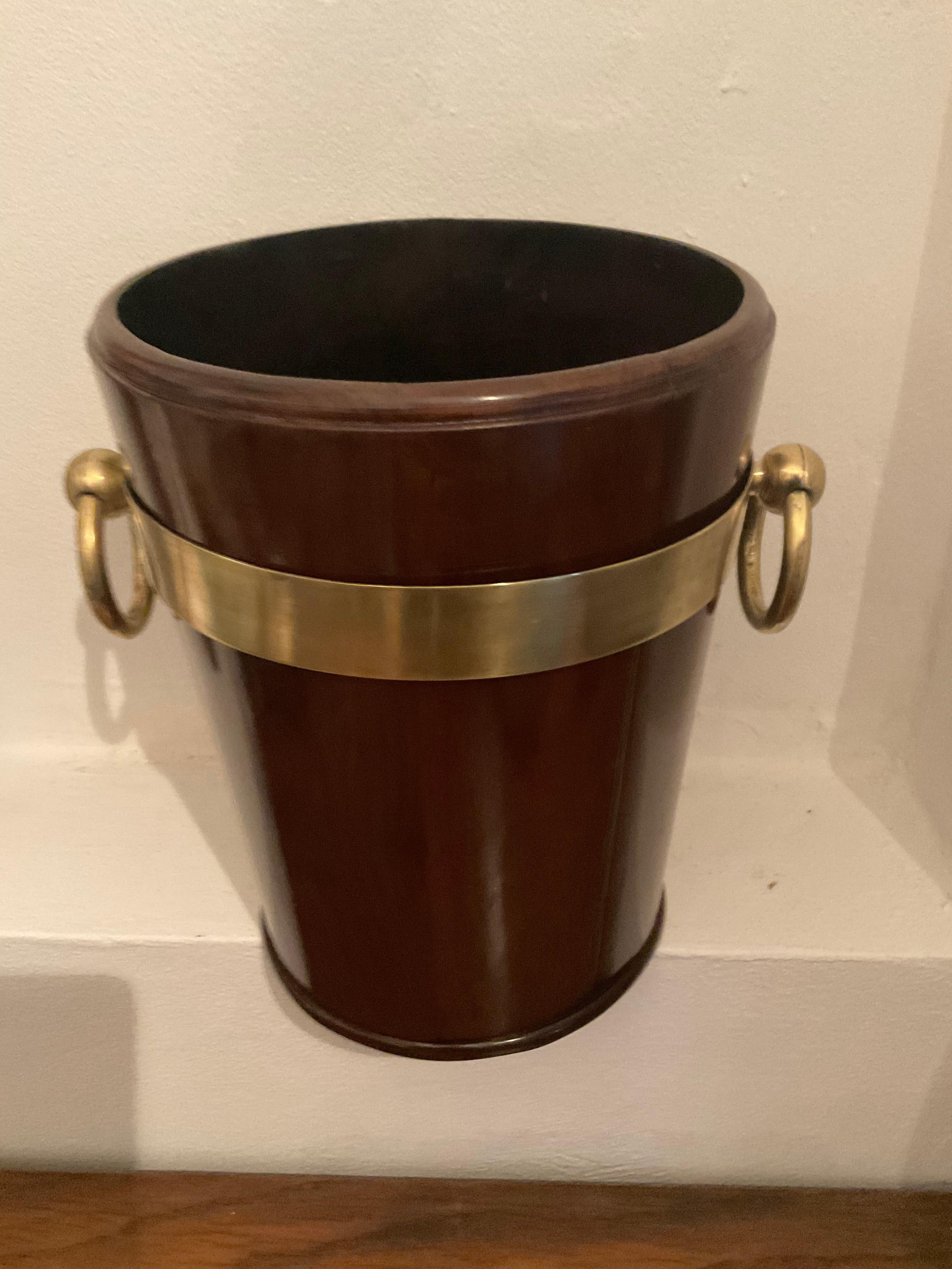 Flascheneimer in  mahagoniholz und Messing ITALIEN 1940- (Italian) im Angebot