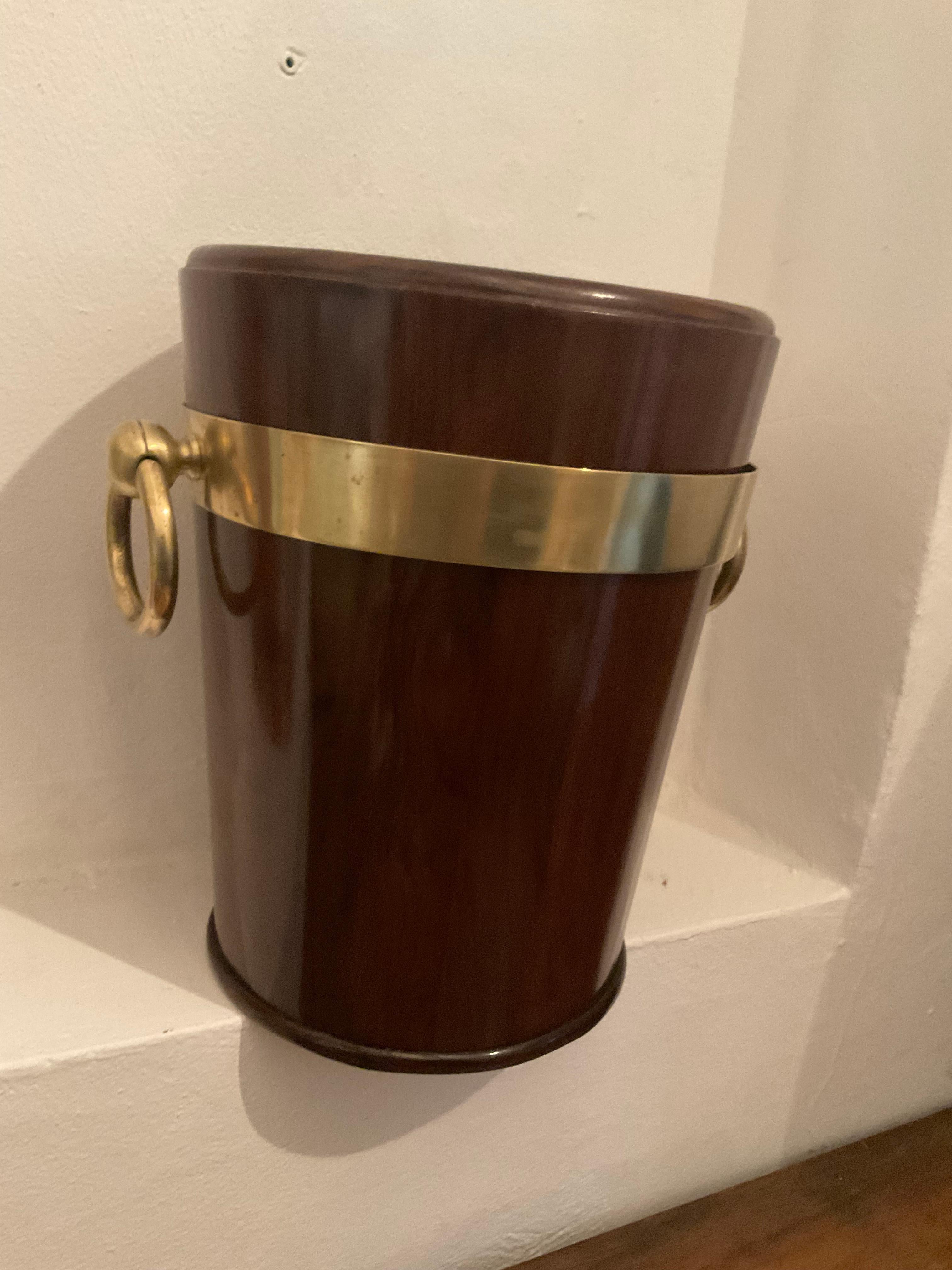 Flascheneimer in  mahagoniholz und Messing ITALIEN 1940- (20th Century) im Angebot