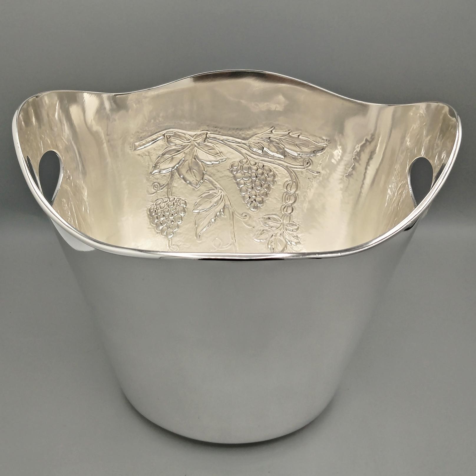 Secchio champagne Italiano in argento Sterling 925 cesellato con motivi uva en venta 3
