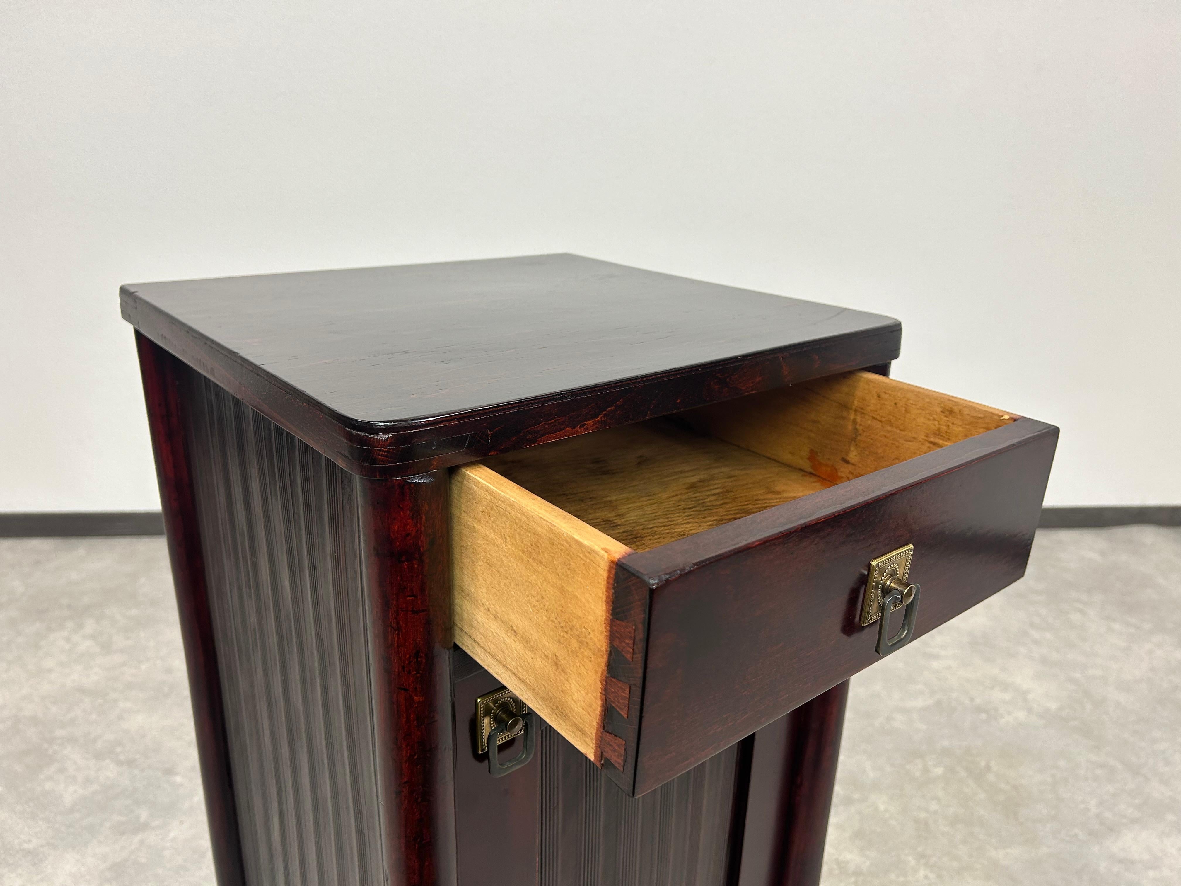 Secession bedside table by J&J Kohn In Excellent Condition For Sale In Banská Štiavnica, SK