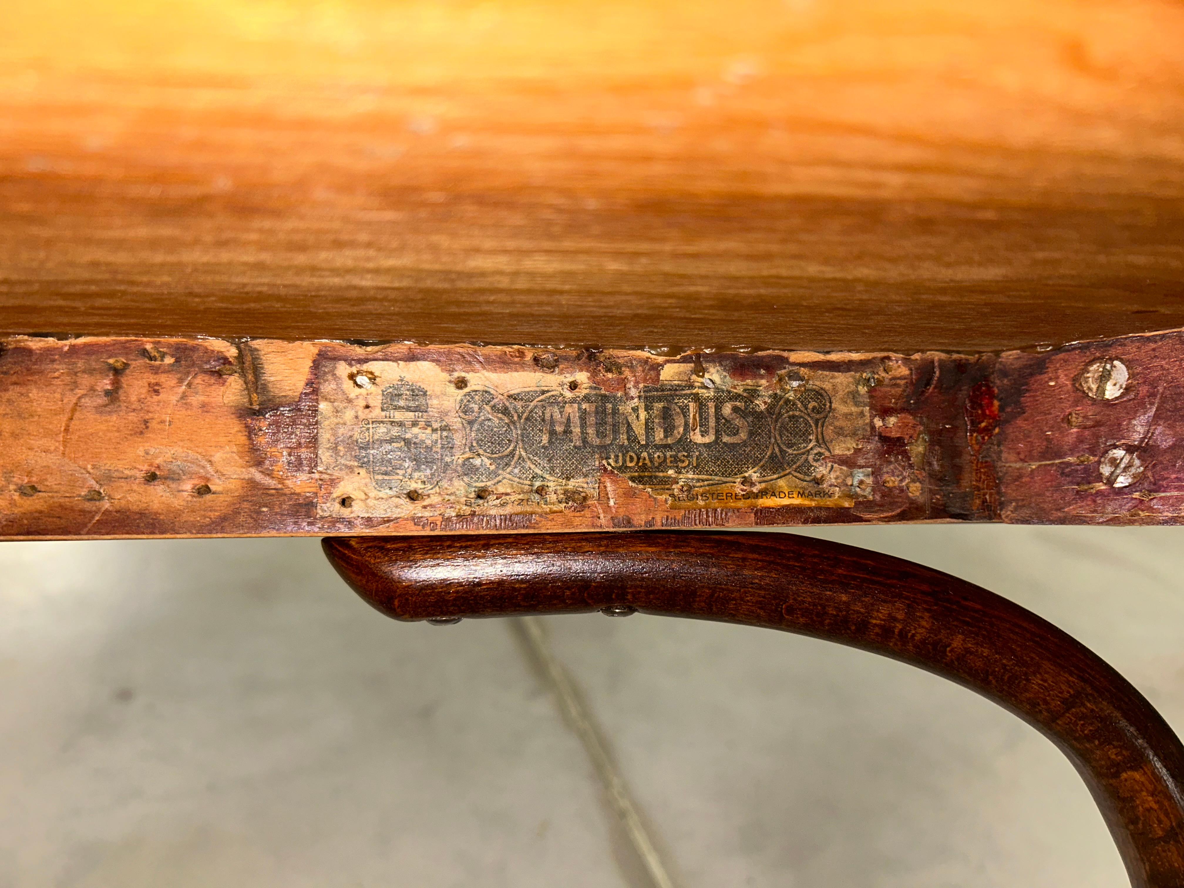 Banc en bois courbé de Thonet Mundus en vente 5