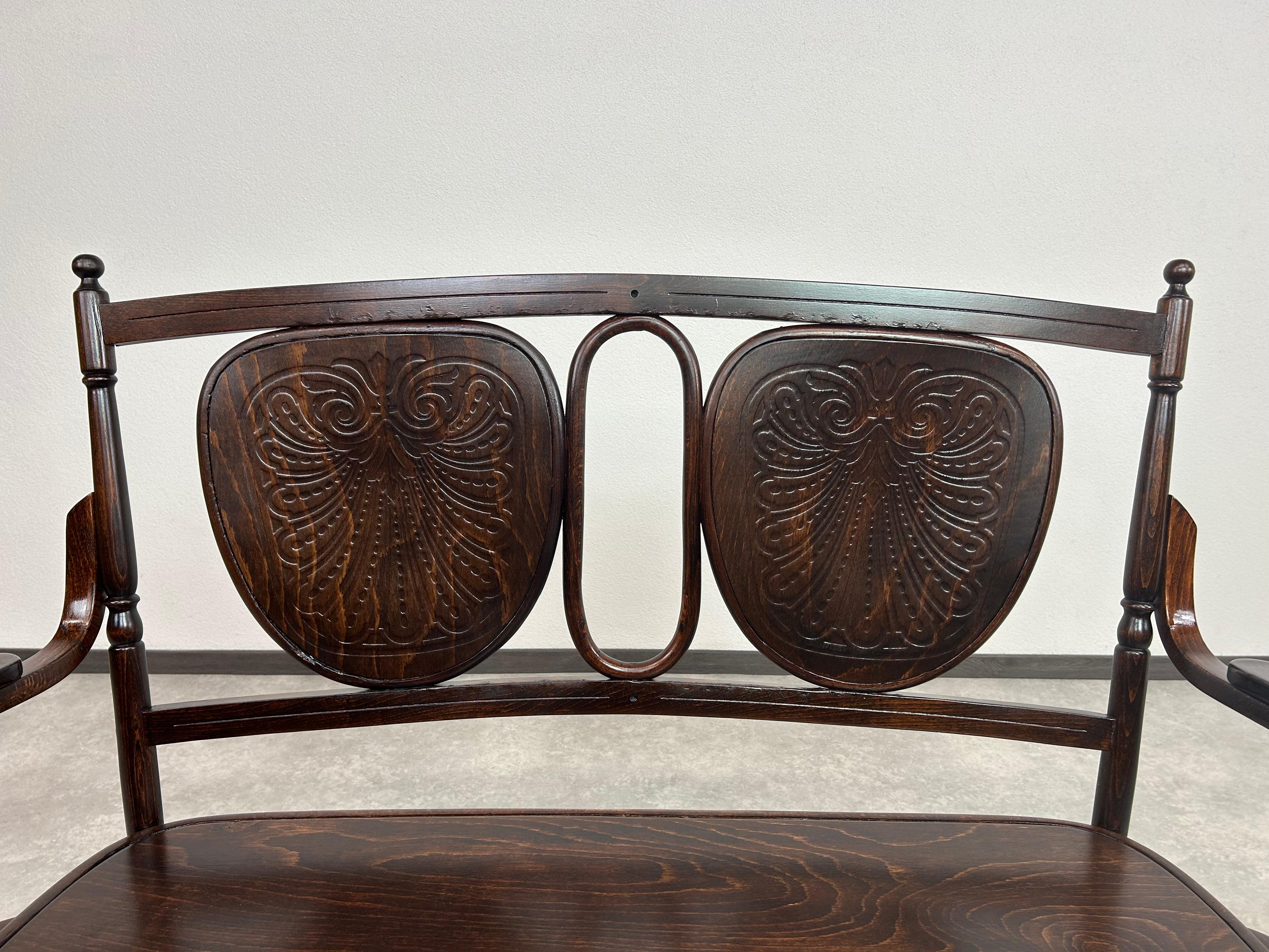Banc en bois courbé de Thonet Mundus Excellent état - En vente à Banská Štiavnica, SK