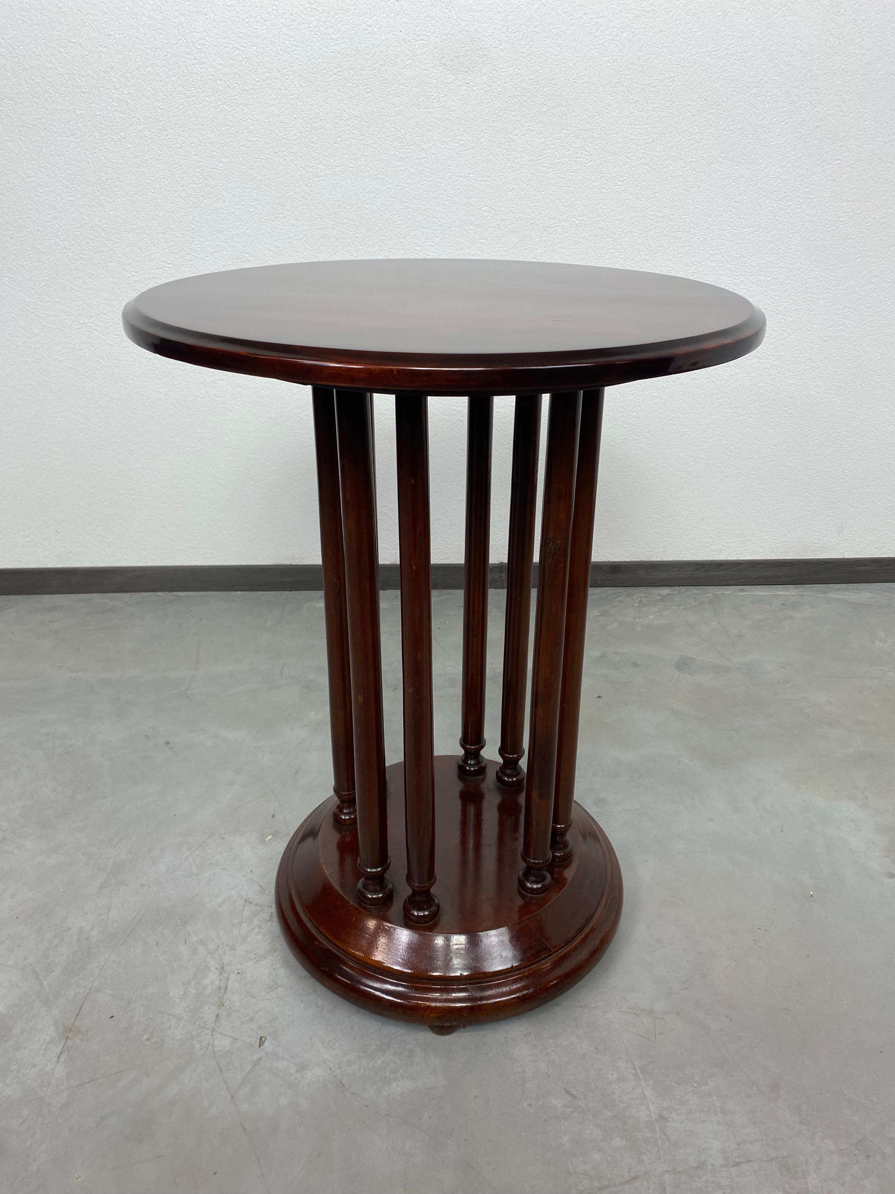 Secession coffee table by Josef Hoffmann, variant of Fledermaus table professionally stained and repolished.