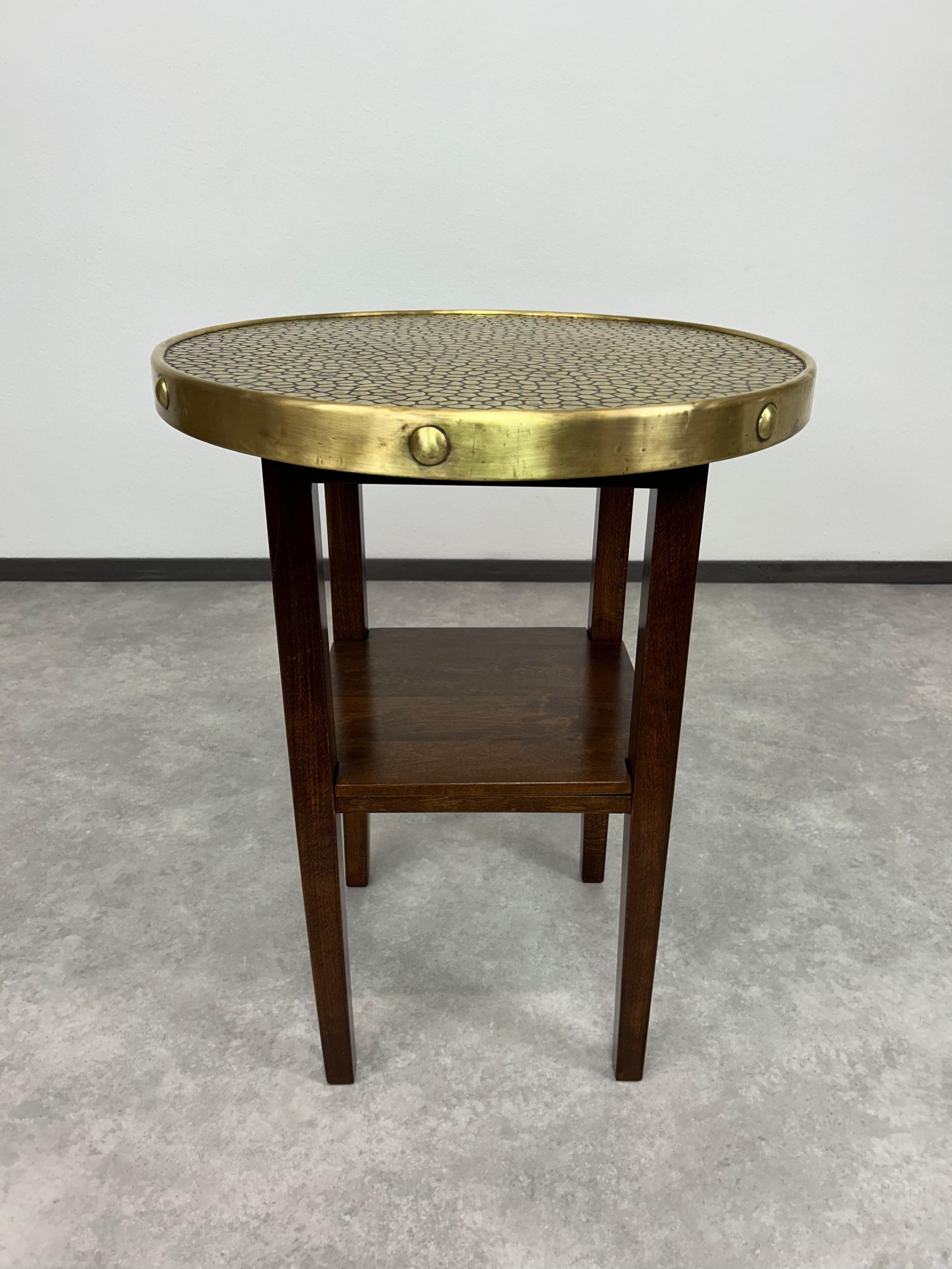 Table basse Secession avec plateau en laiton en vente 2