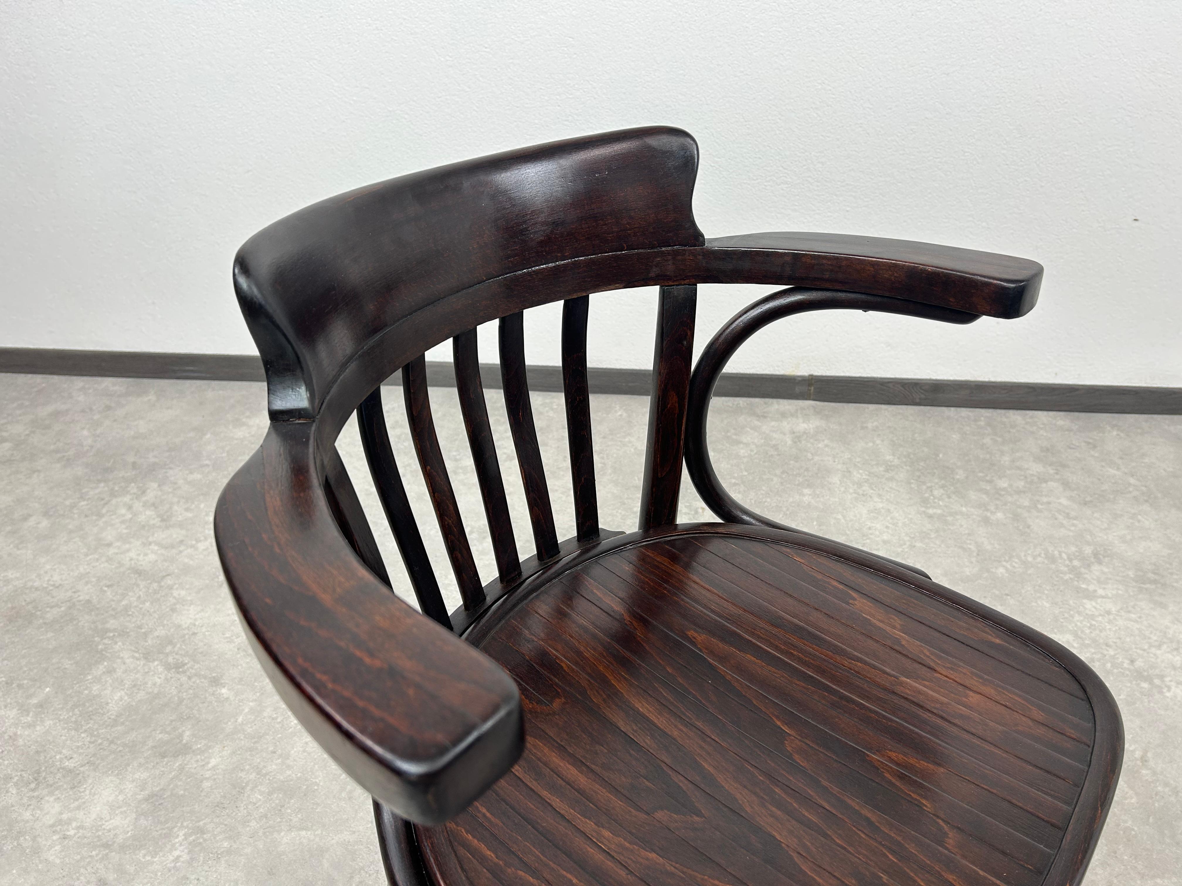 Secession desk chair by Thonet In Excellent Condition For Sale In Banská Štiavnica, SK