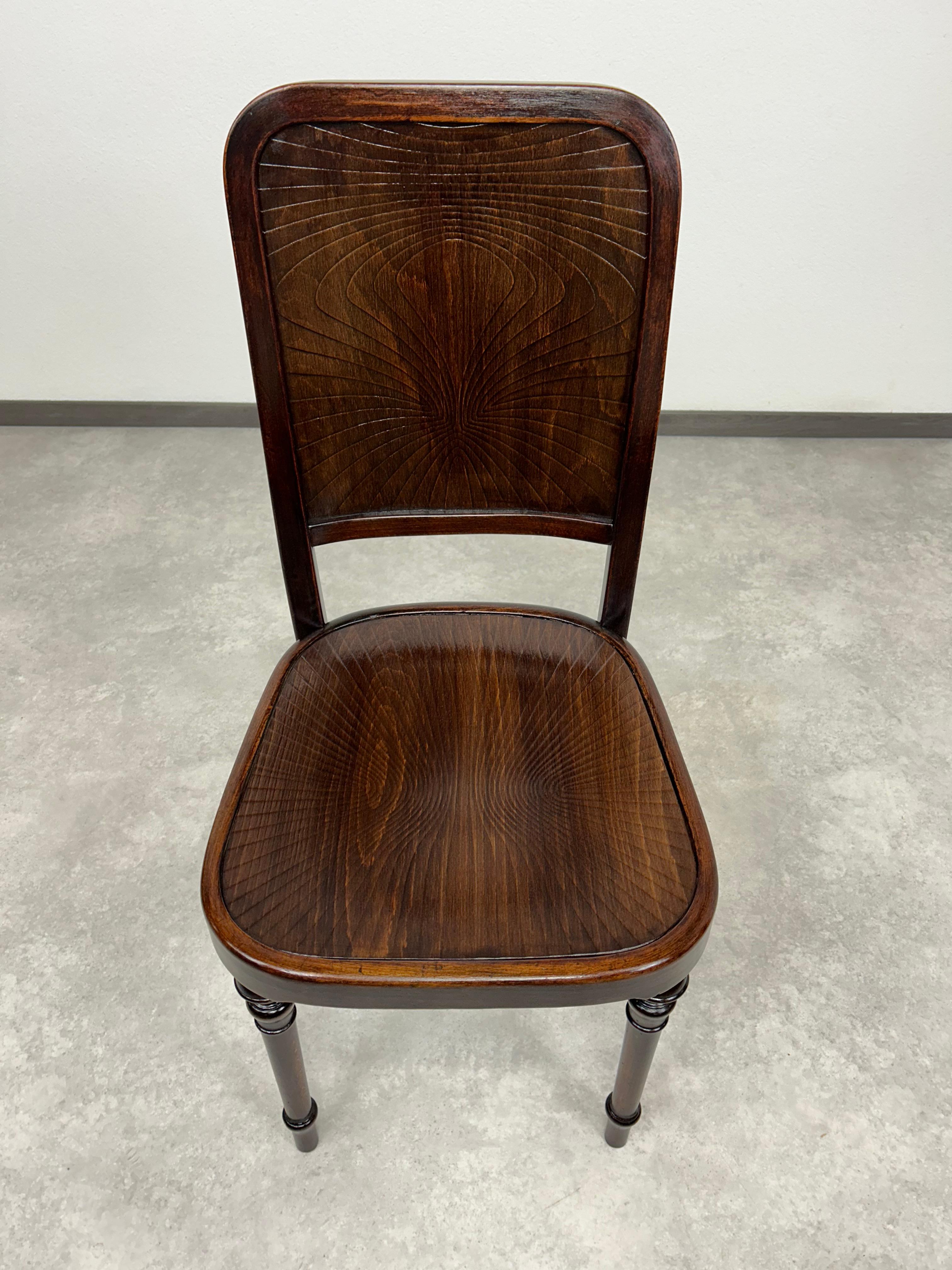 Sedia da pranzo Secession n. 41 di Thonet. Condit: Mordenzato e lucidato professionalmente.
