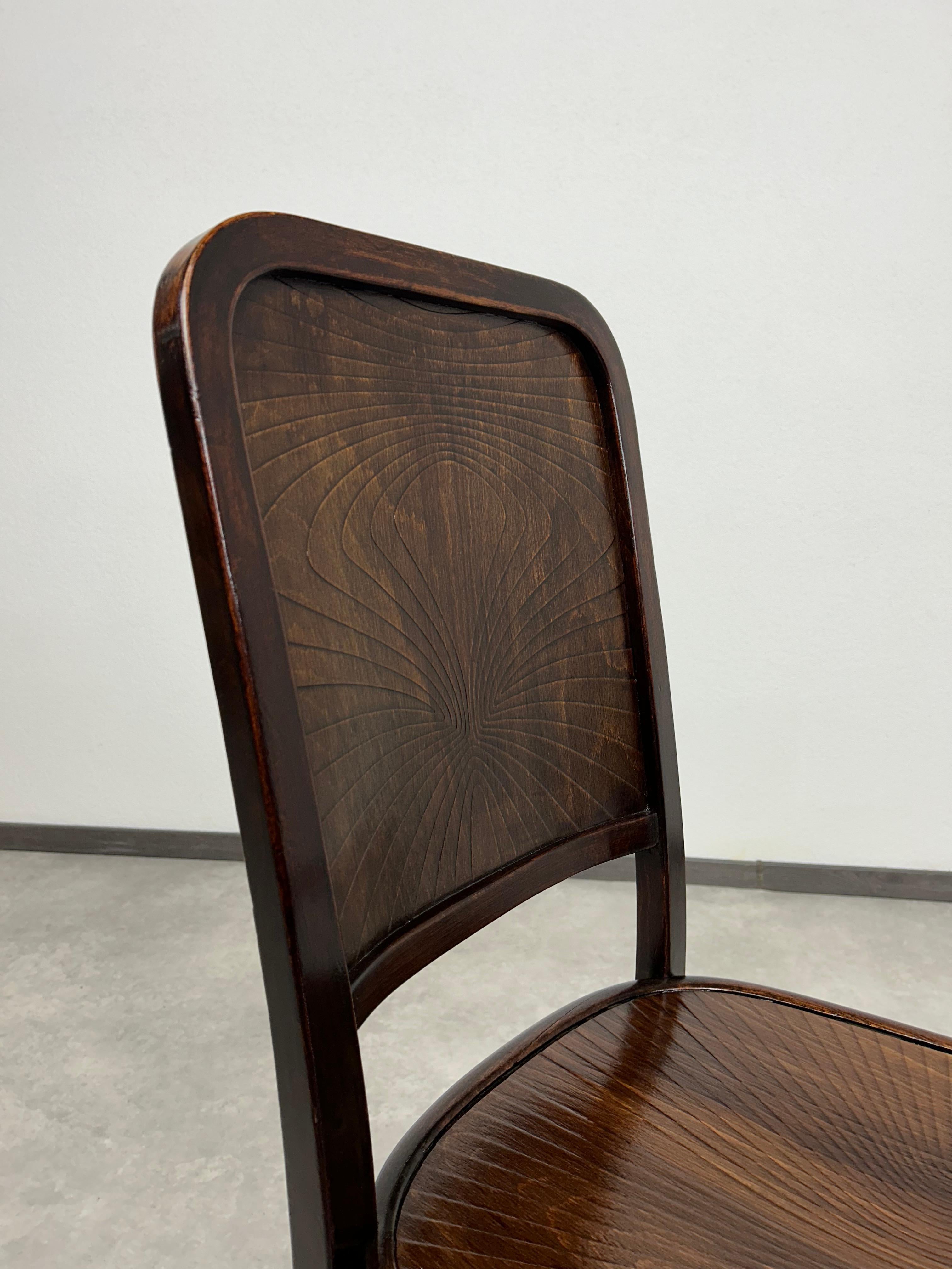 Esszimmerstuhl Nr.437 der Secession von Thonet im Angebot 3
