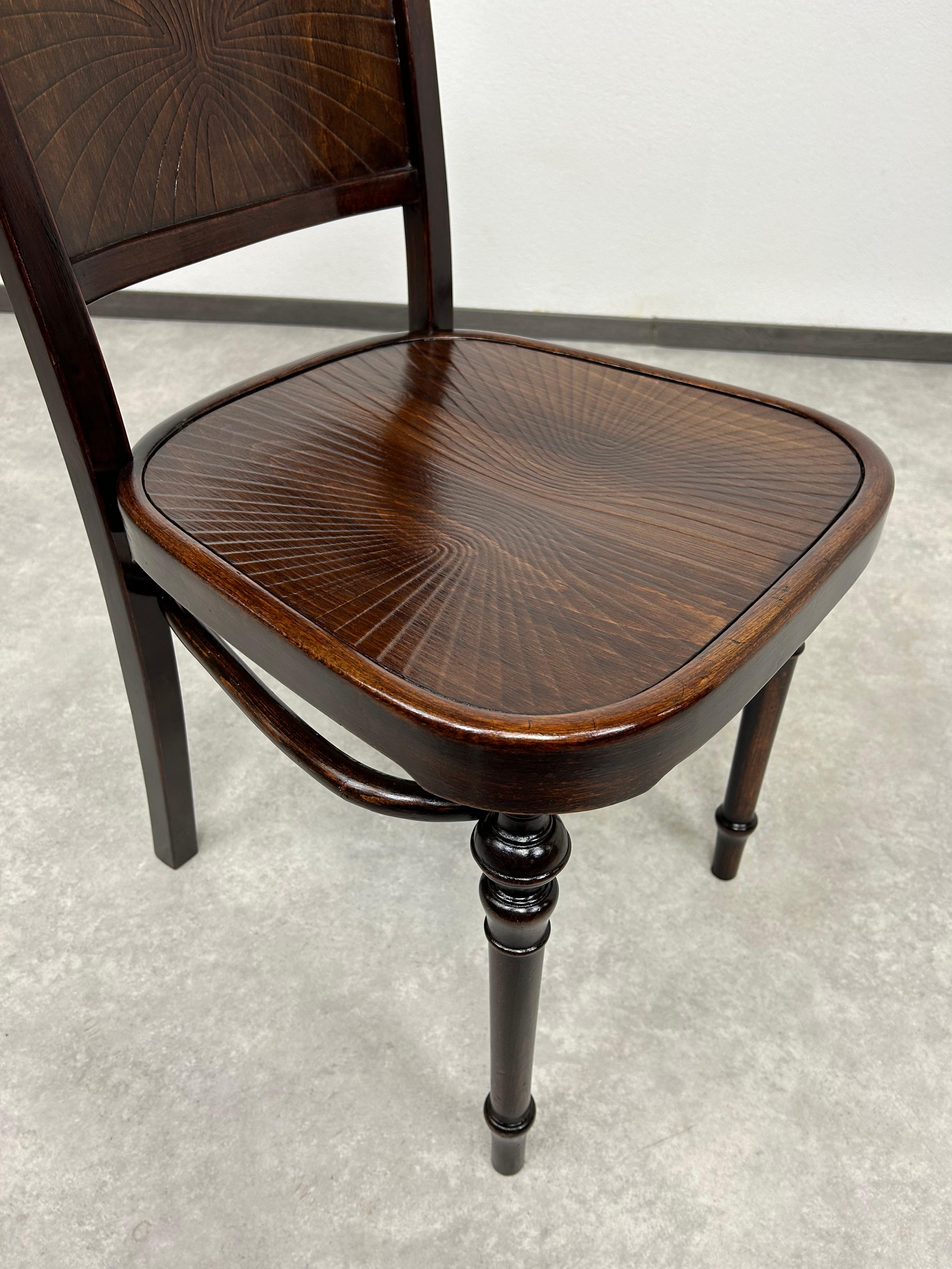 Esszimmerstuhl Nr.437 der Secession von Thonet im Angebot 1