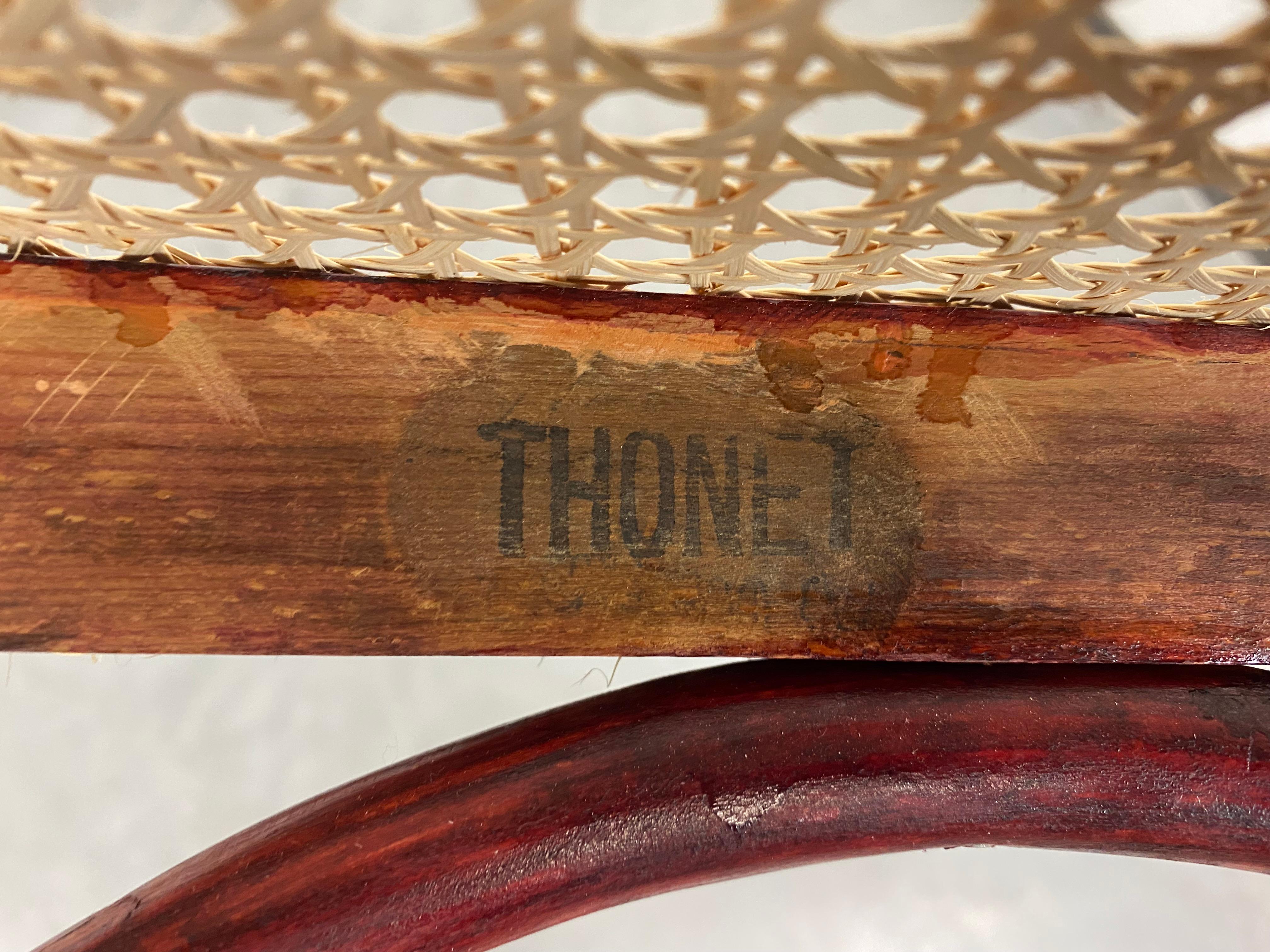Chaises de salle à manger Thonet en bois courbé de la Secession. Teinté et repoli par des professionnels, avec de nouveaux sièges en rotin fabriqués à la main.