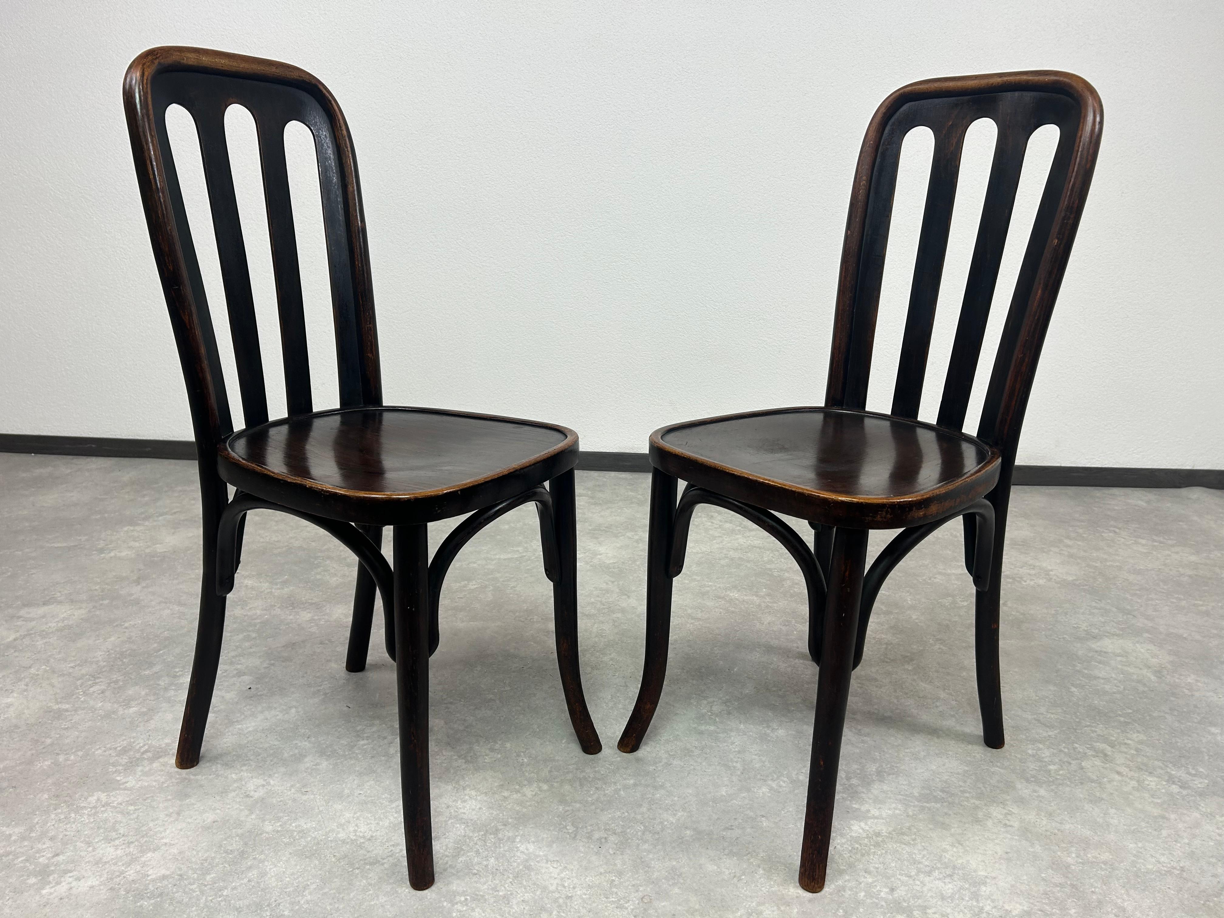 Secession Esszimmerstühle Nr.413 von Josef Hoffmann für Thonet Debrecen in sehr schönem Originalzustand.