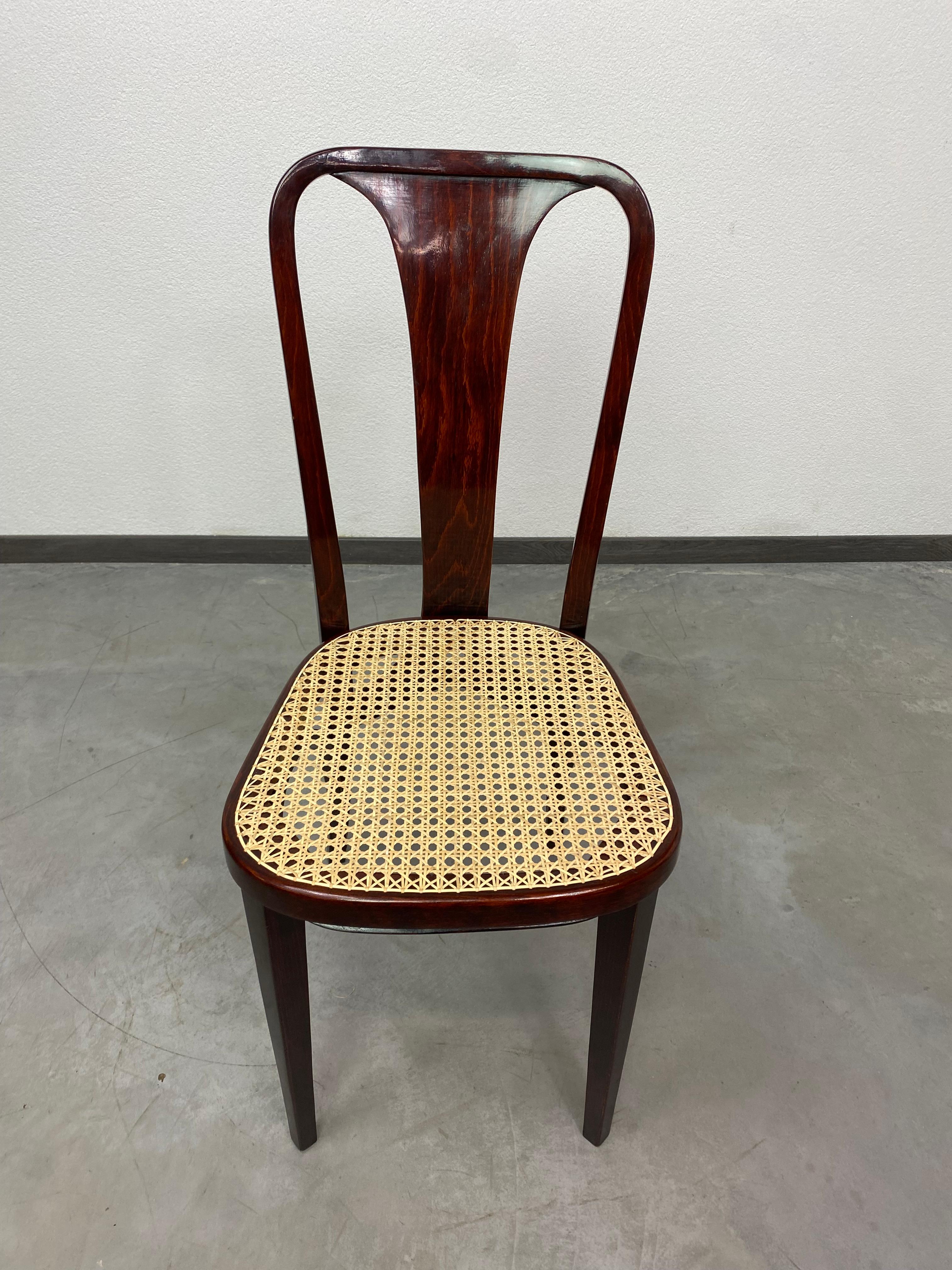 Secession chaise de salle à manger atr. Otto Prutscher pour Thonet professionnellement teinté et repoli.