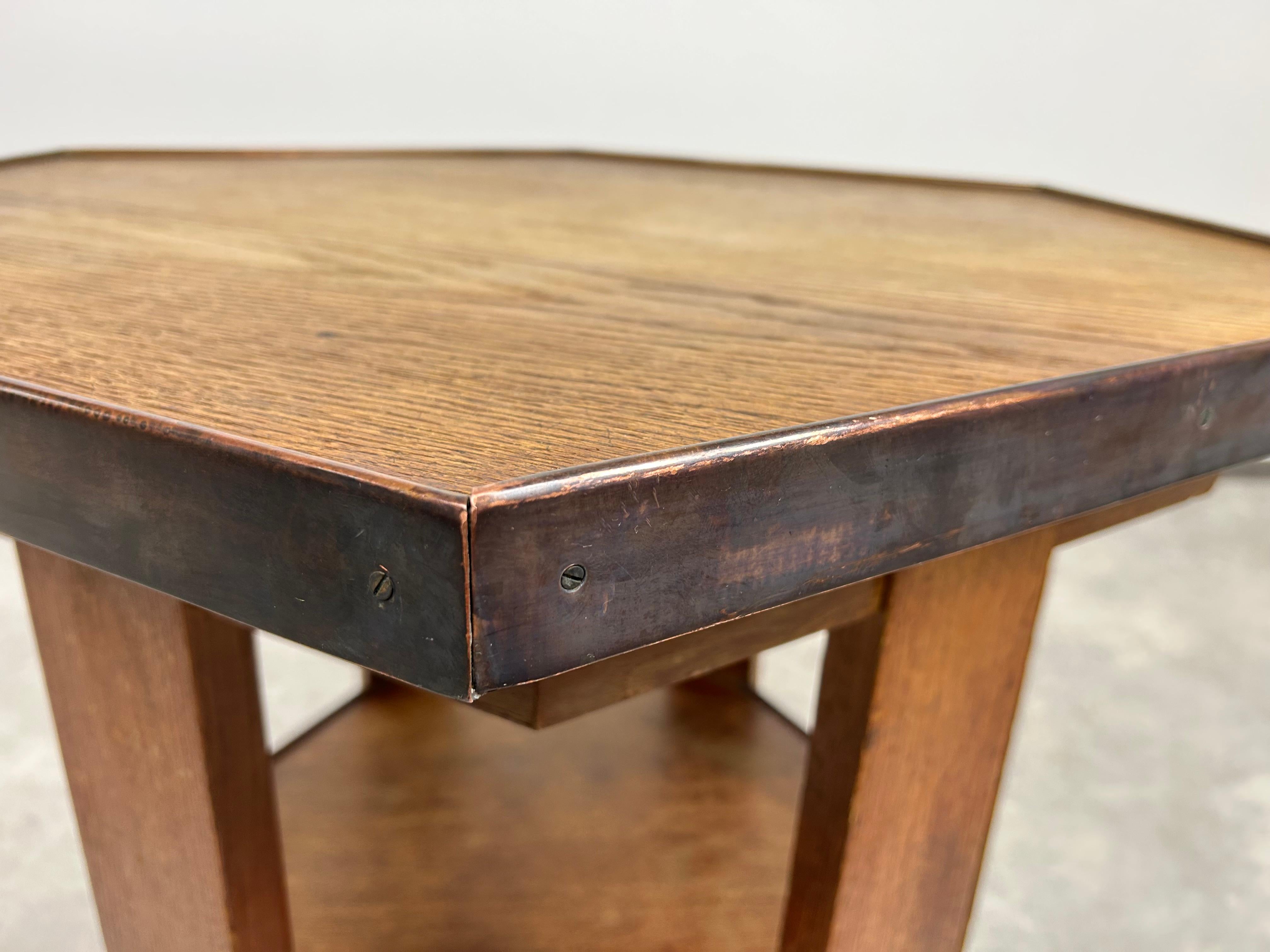 Secession Sechseckiger Tisch mit sechs Beinen und Messingverkleidung attr. an Adolf Loos für Ma im Angebot 2