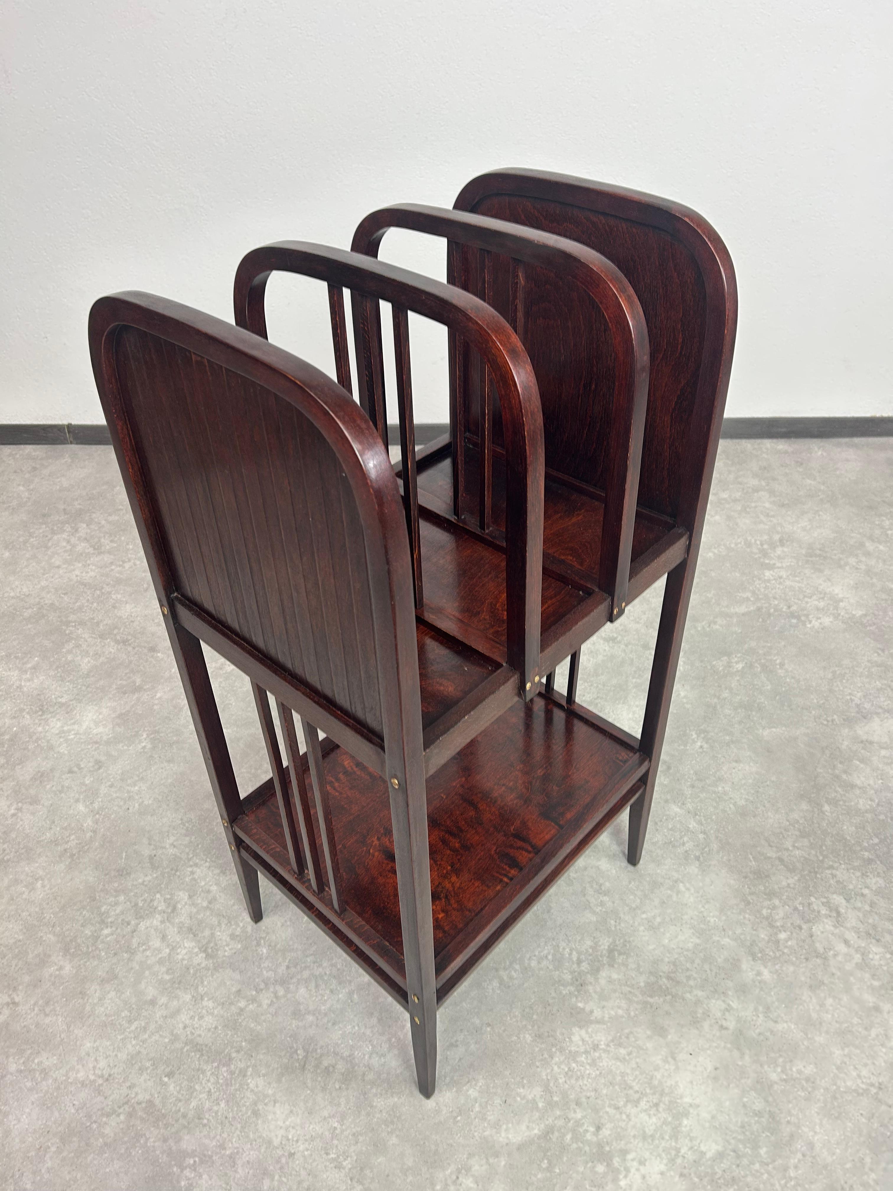 Austriaco Porta riviste della Secessione attr. a Otto Wagner per Thonet in vendita