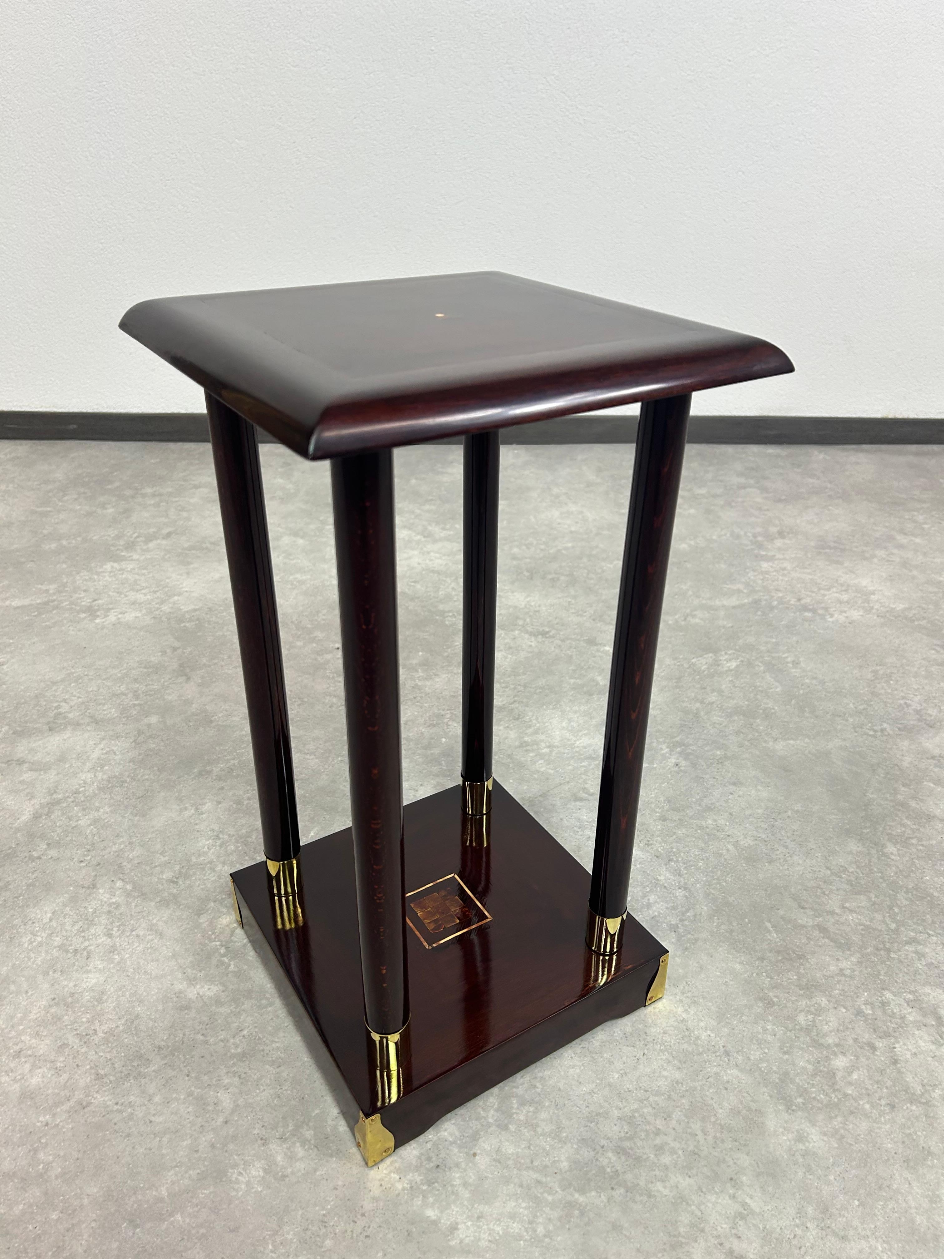 Sockel aus Mahagoni der Secession (Wiener Secession) im Angebot