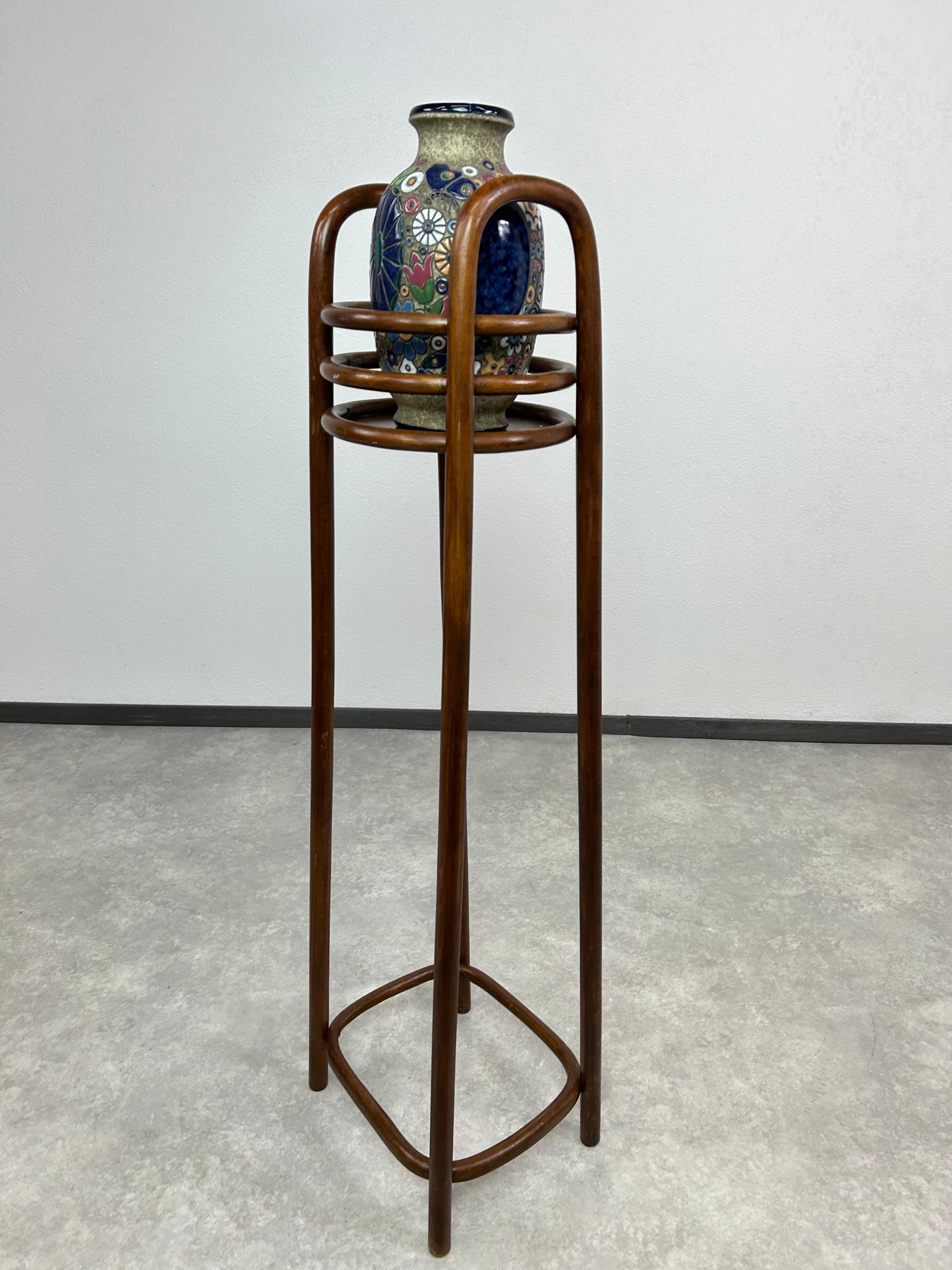 Secession plant stand no.1009 attr. Otto Wagner for J&J Kohn in very nice original condition.
