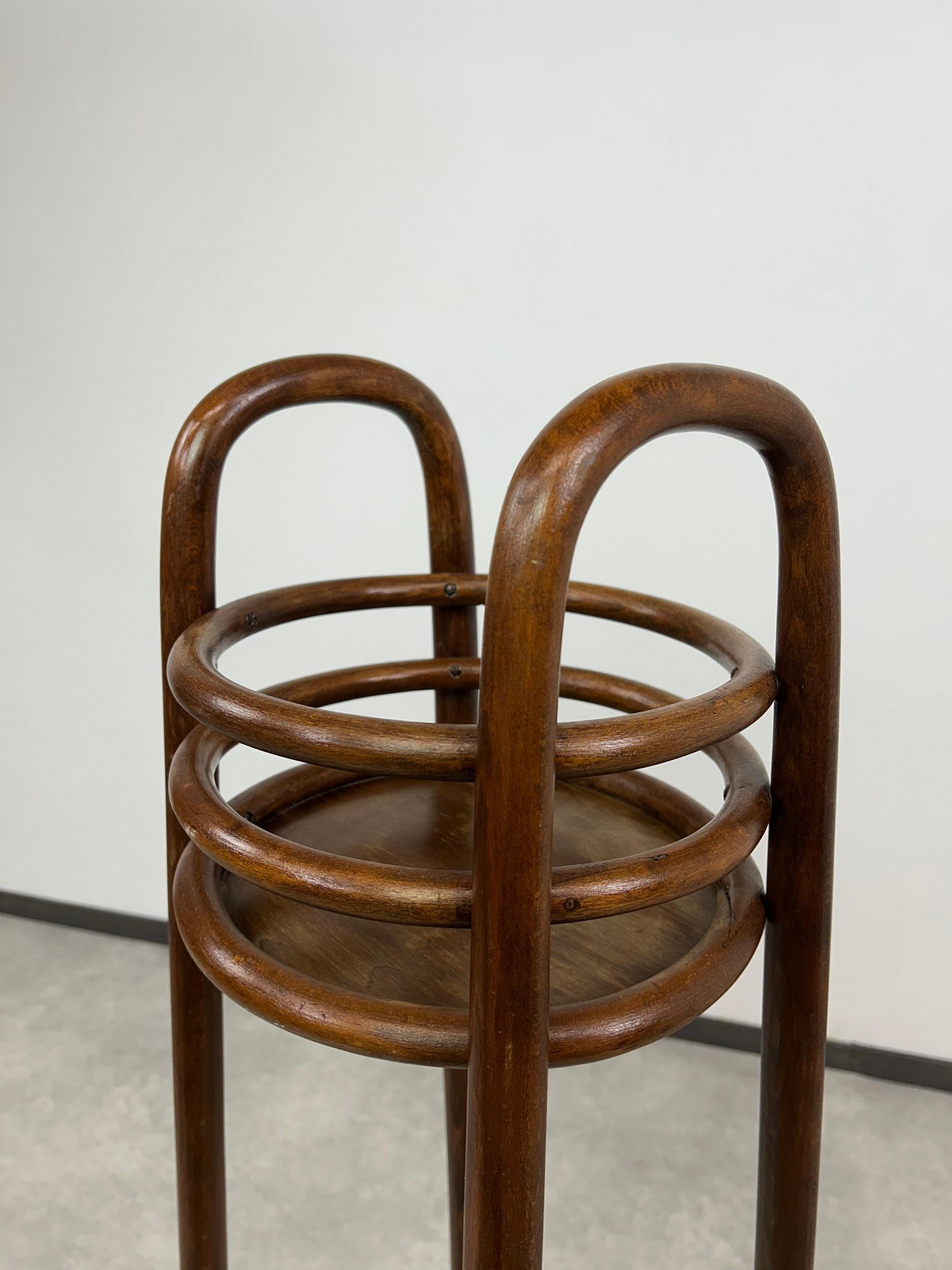 Secession plant stand no.1009 attr. Otto Wagner for J&J Kohn In Good Condition For Sale In Banská Štiavnica, SK