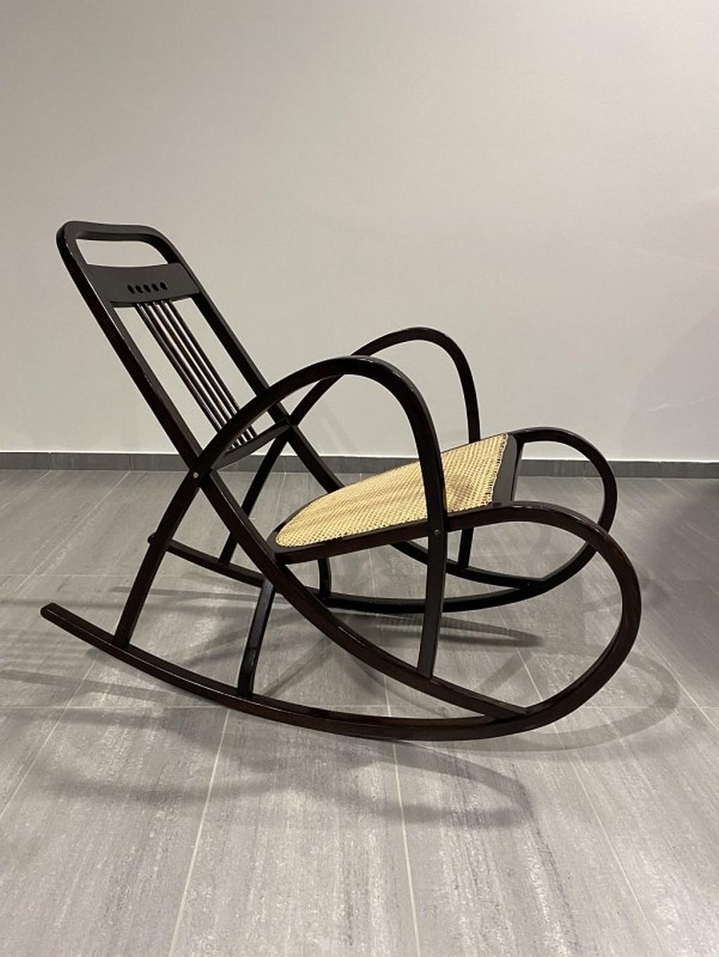 Inizio XX secolo Sedia a dondolo Secession No.7211 di Marcel Kammerer per Thonet in vendita