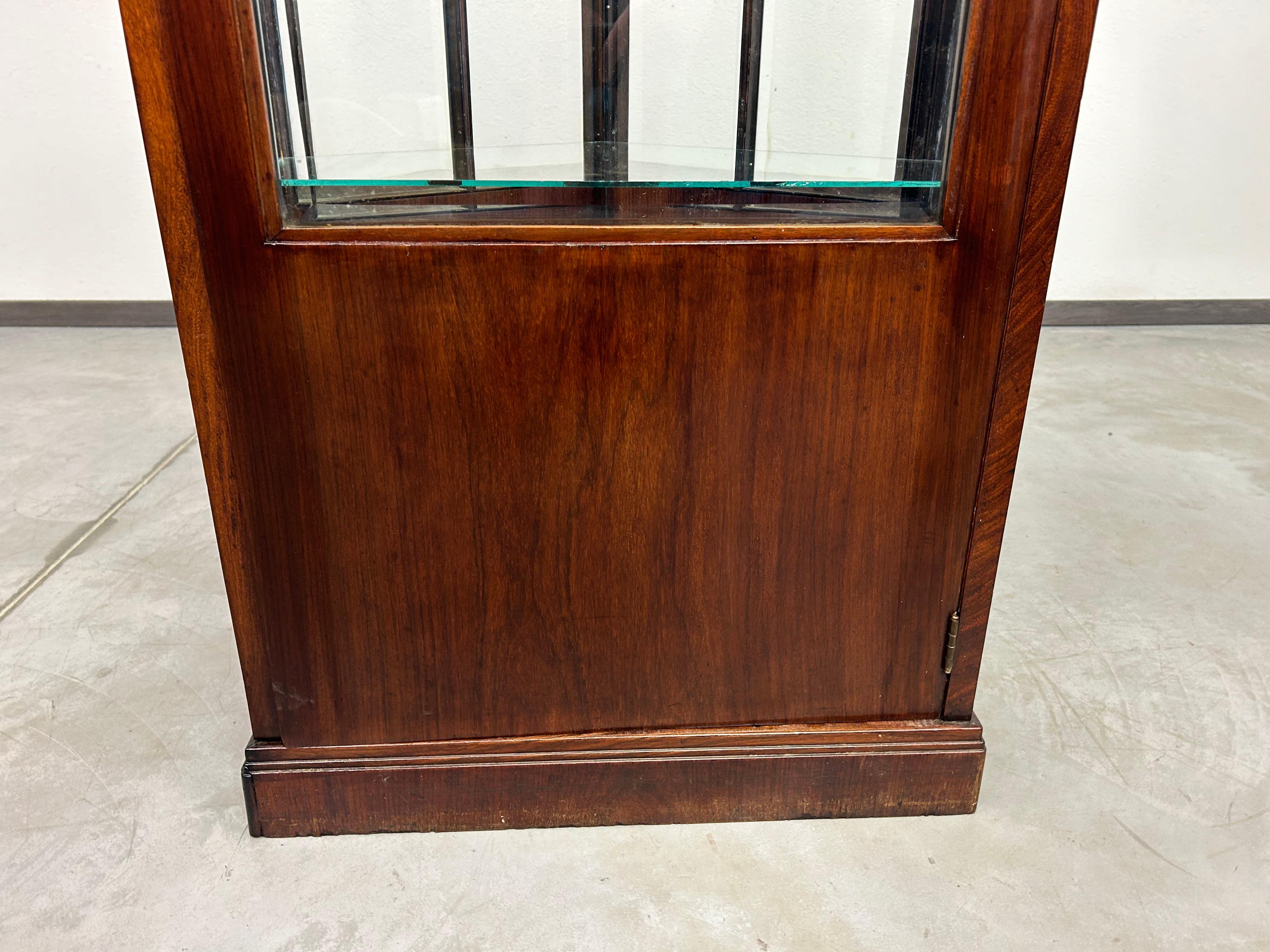 Vitrine de la sécession en vente 5