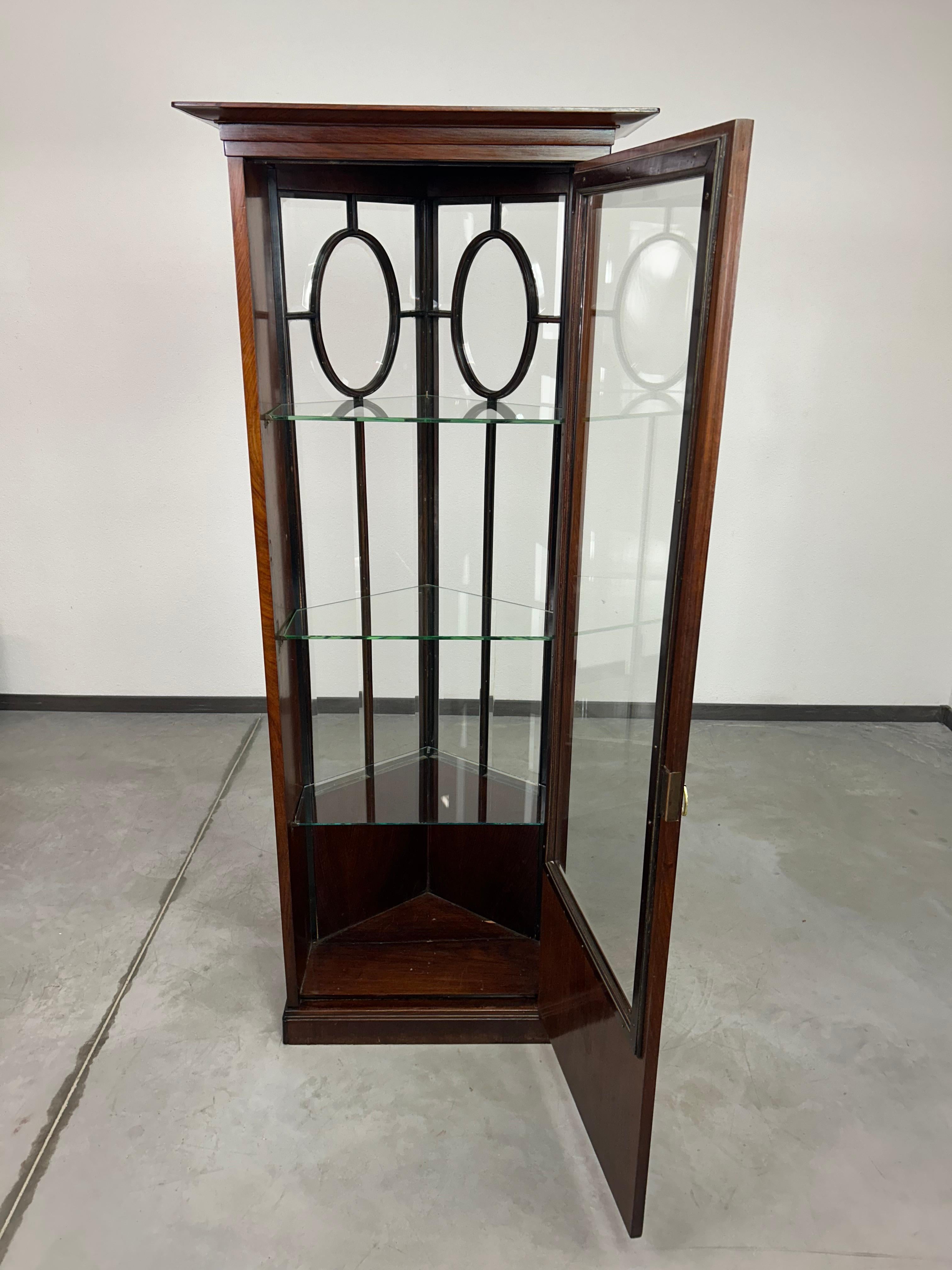 Vitrine de la sécession en vente 6