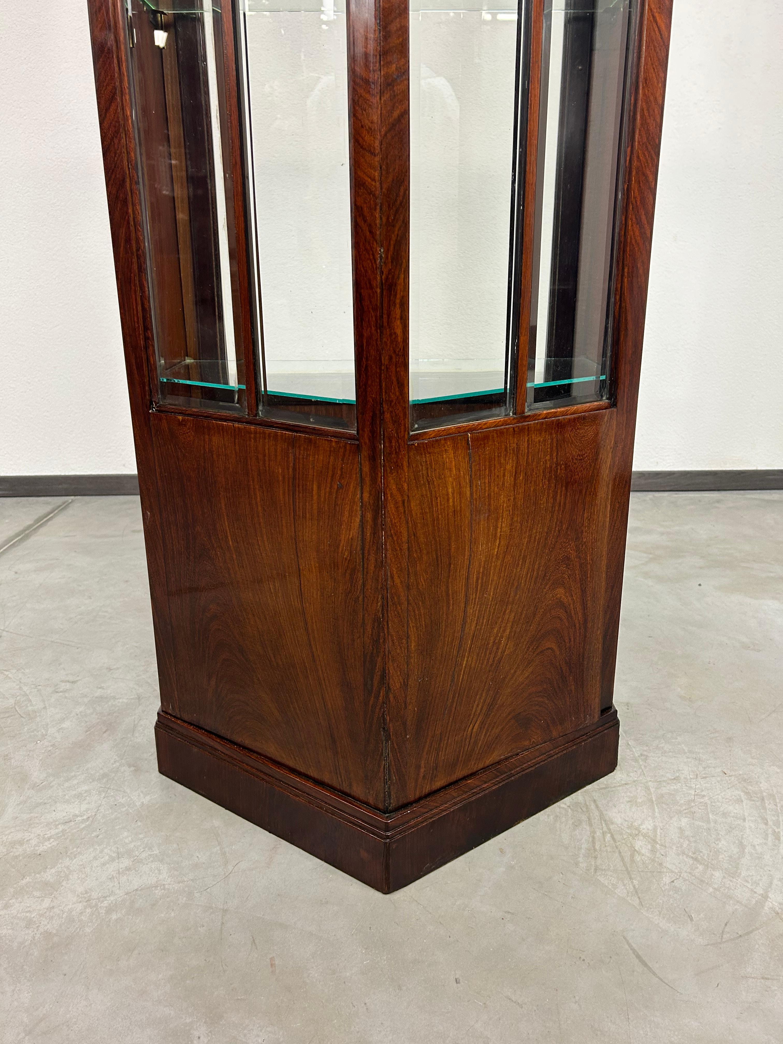 Autrichien Vitrine de la sécession en vente