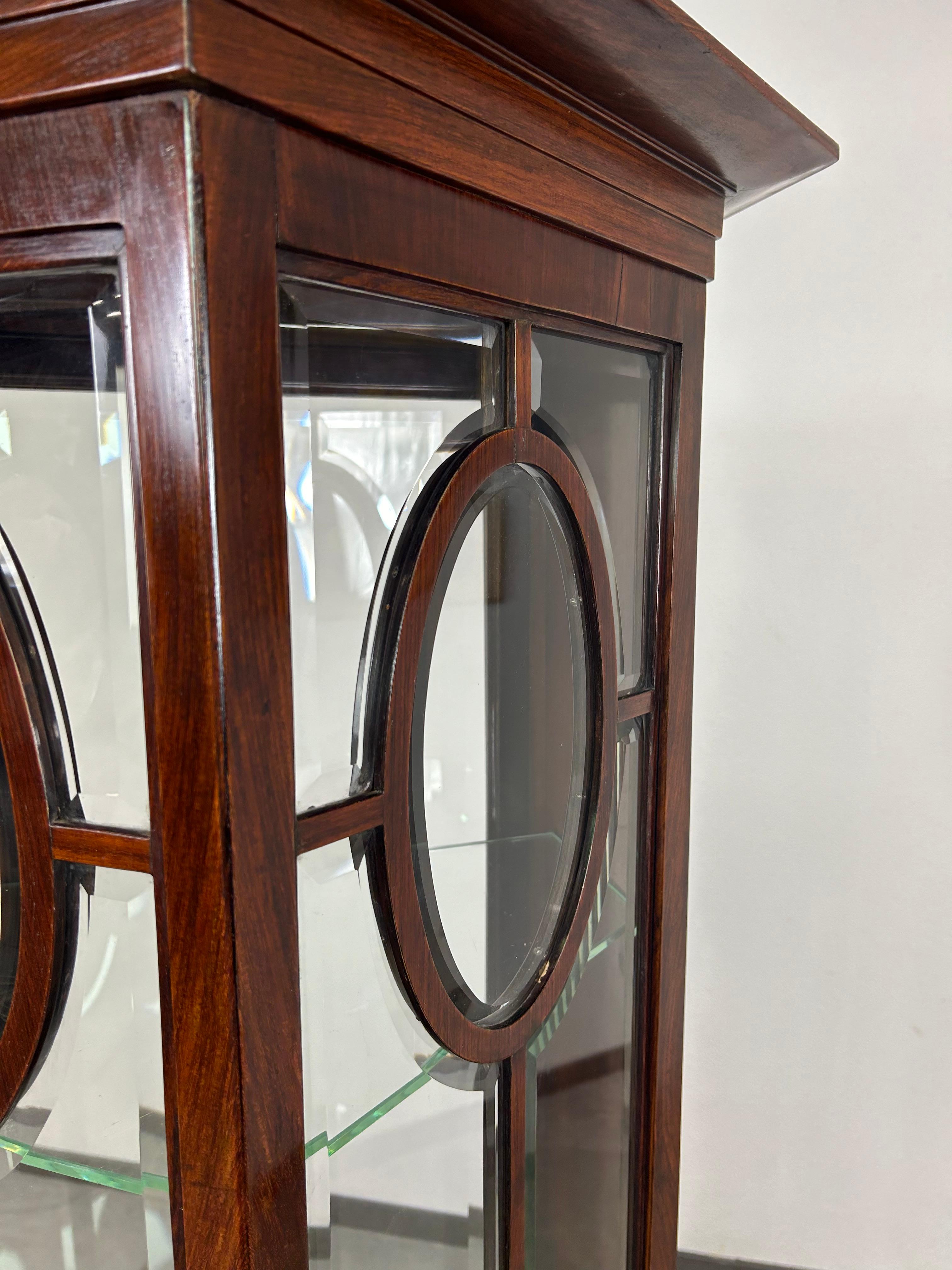 Vitrine de la sécession en vente 1