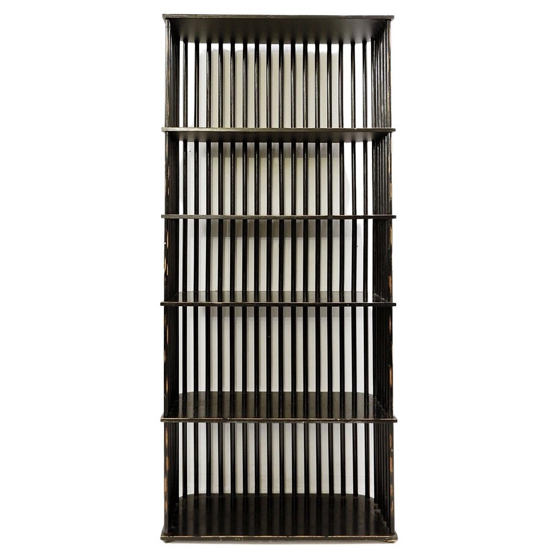 Etagère sécessionniste en bois laqué noir de l'Autriche-Hongrie