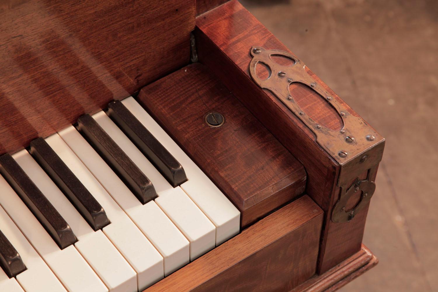 Piano à queue Bechstein Model VI de style sécessionniste avec caisse en acajou marqueté en vente 1