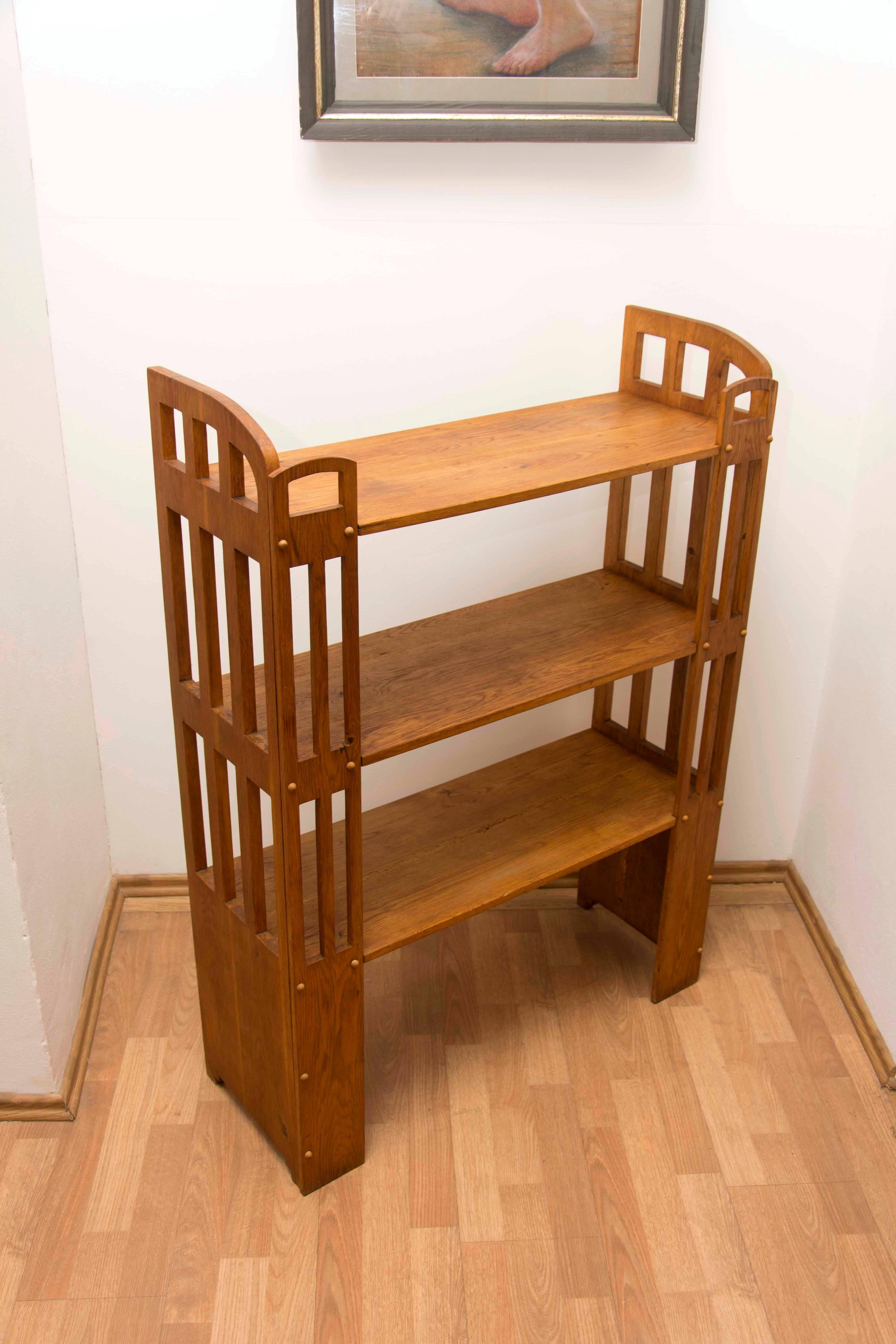 Viennese Secession Etagere, circa 1910, Austria-Hungary In Good Condition In Prague 8, CZ
