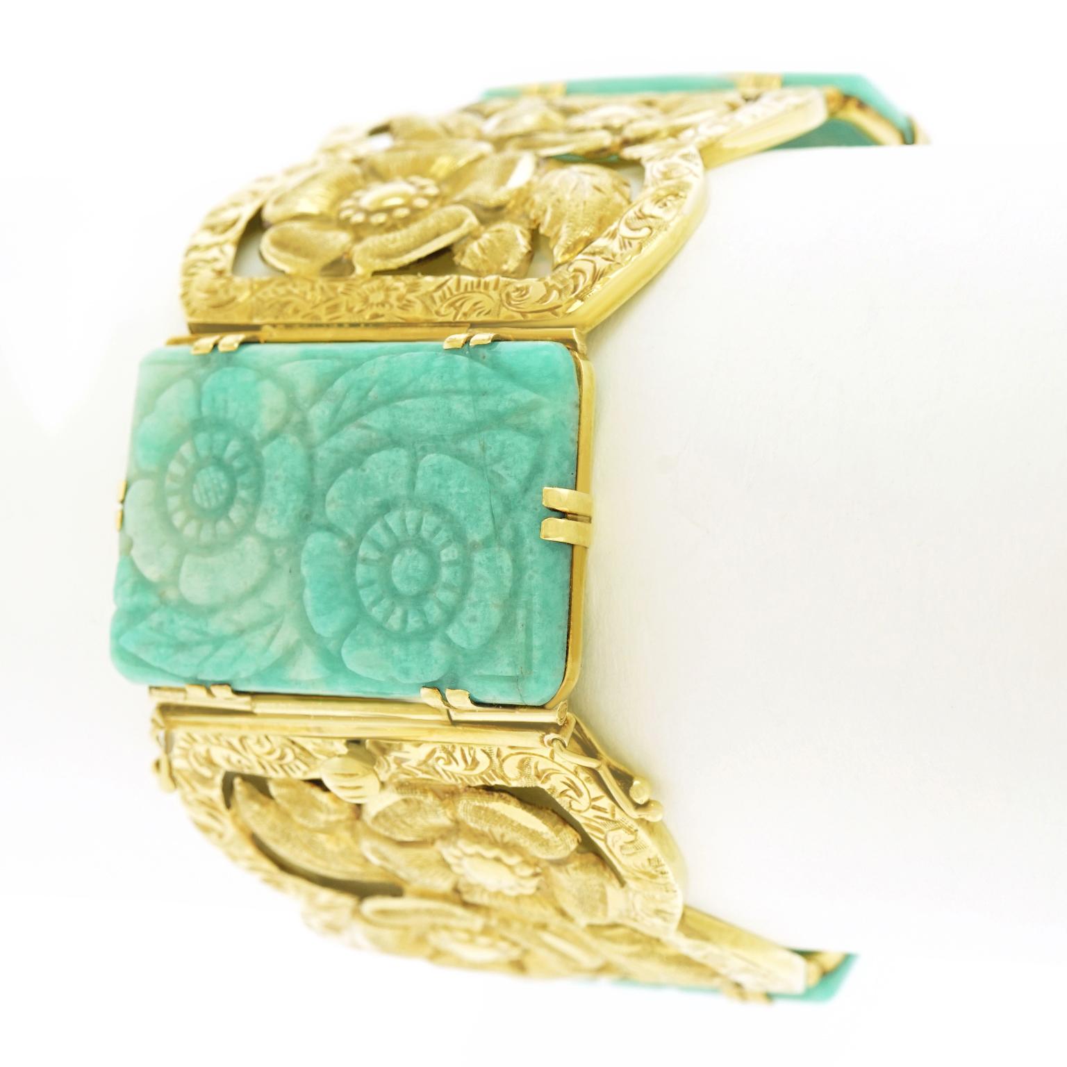 Secessionist Jade and Gold Bracelet In Good Condition For Sale In Litchfield, CT