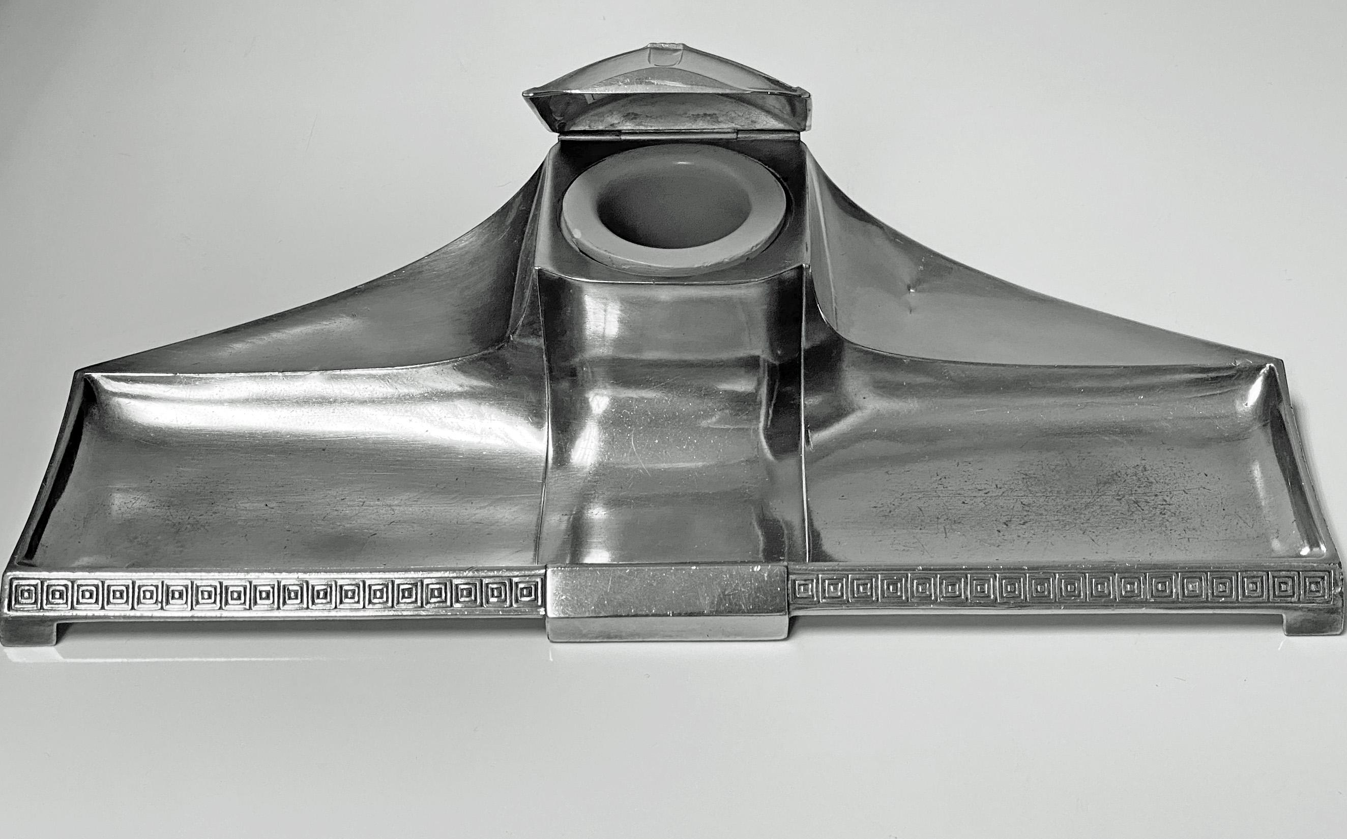 Secessionist Jugendstil Pewter Inkstand, WMF, Germany, circa 1910 In Fair Condition In Toronto, Ontario