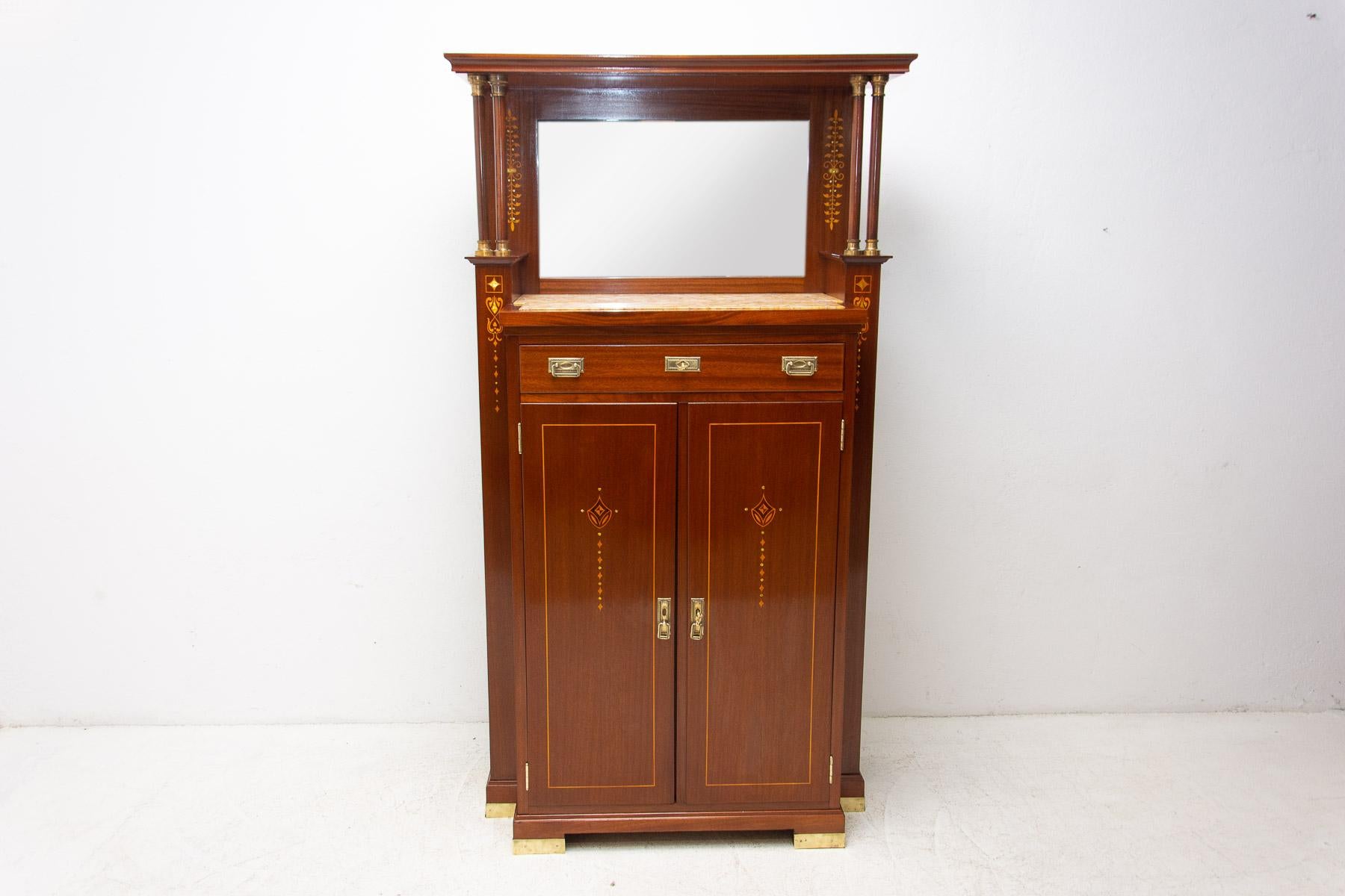 Secessionist Mahogany Display Cabinet, Austria, 1910 For Sale 10