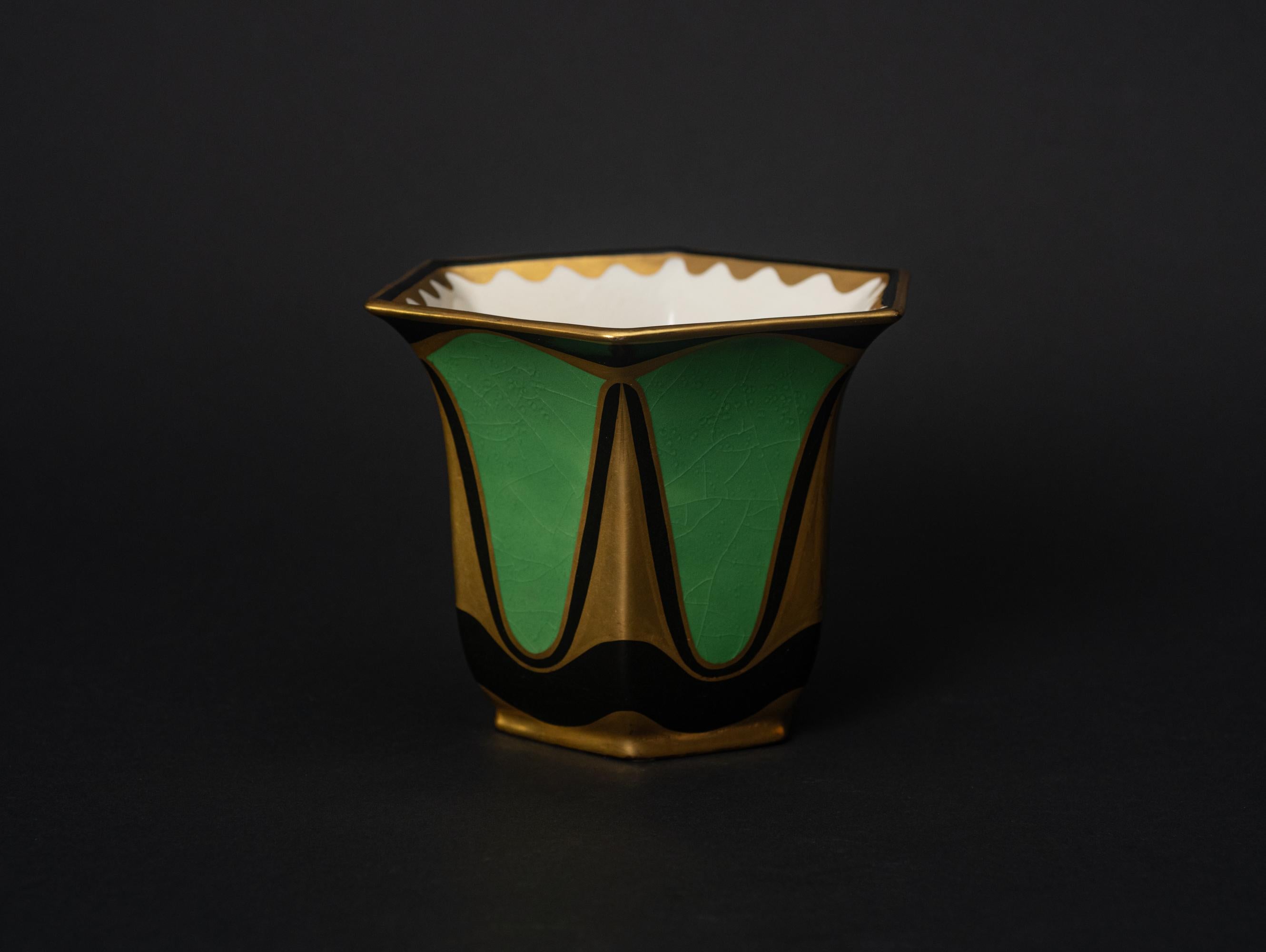 Sécession viennoise Vase en porcelaine sécessionniste de Karl Klaus pour Serapis Wahliss en vente