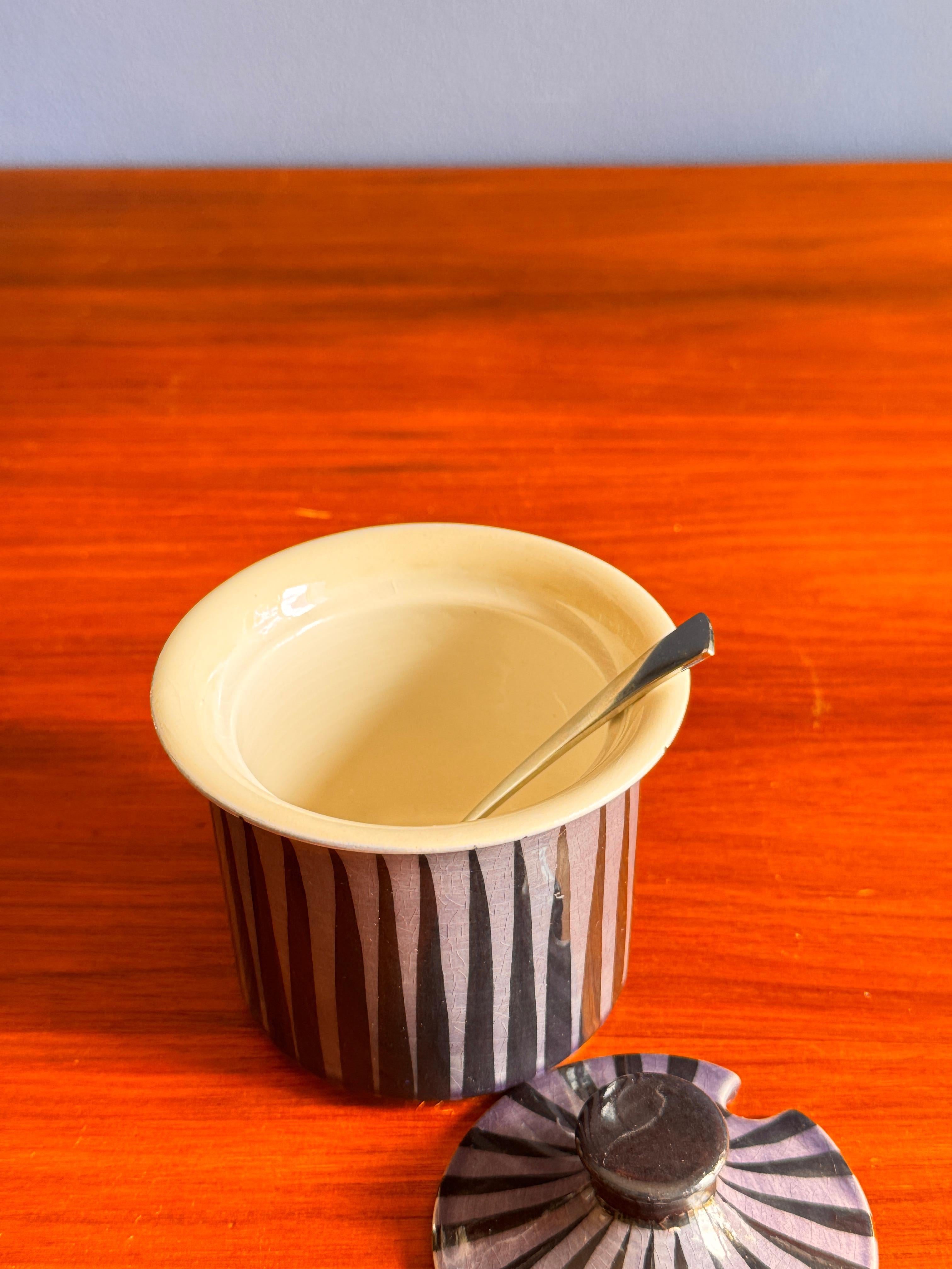 Secla Coffee Service – Mid-Century Portuguese Ceramics in Bold Violet, 1970s For Sale 5