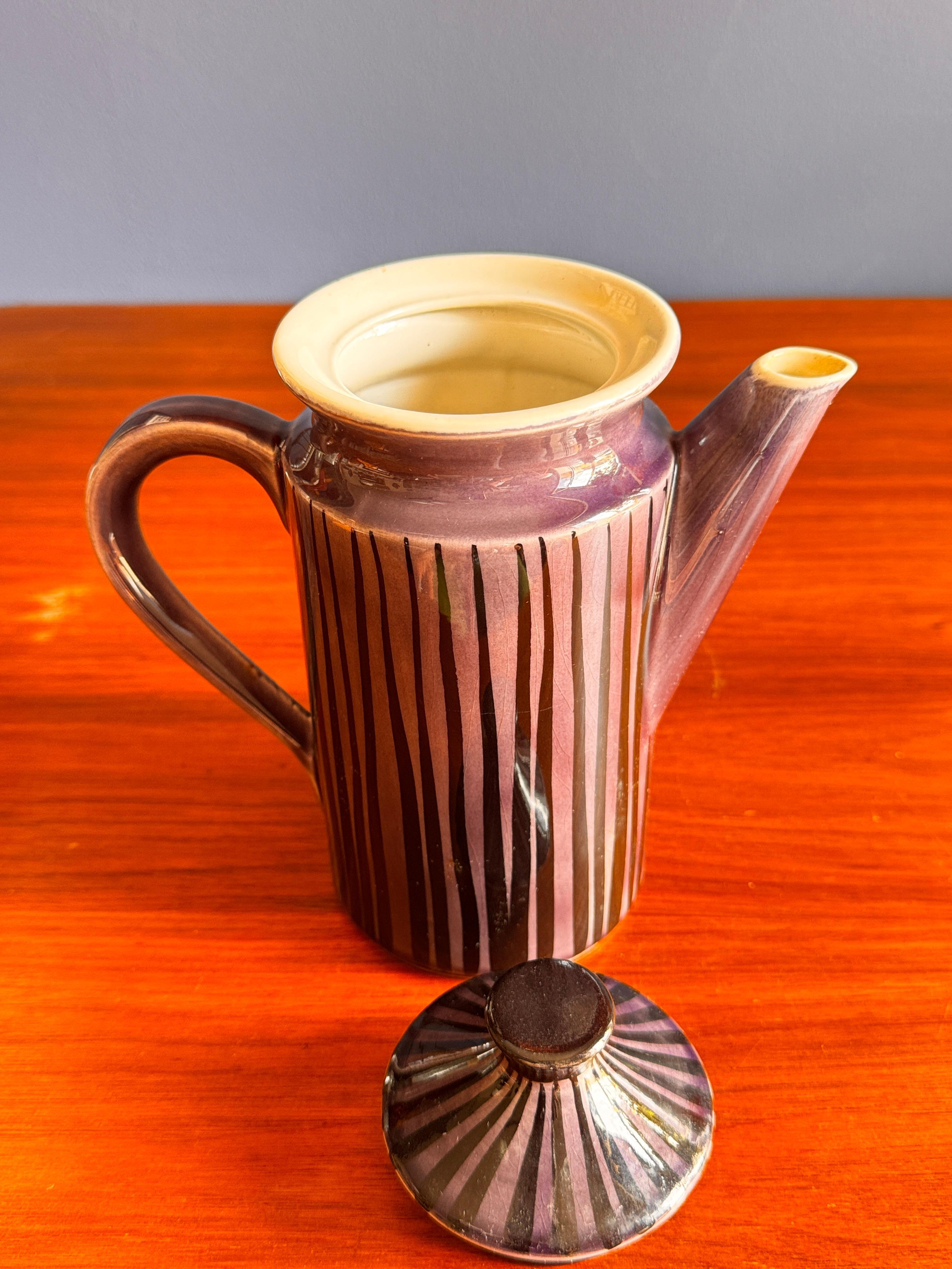 Secla Coffee Service – Mid-Century Portuguese Ceramics in Bold Violet, 1970s For Sale 7