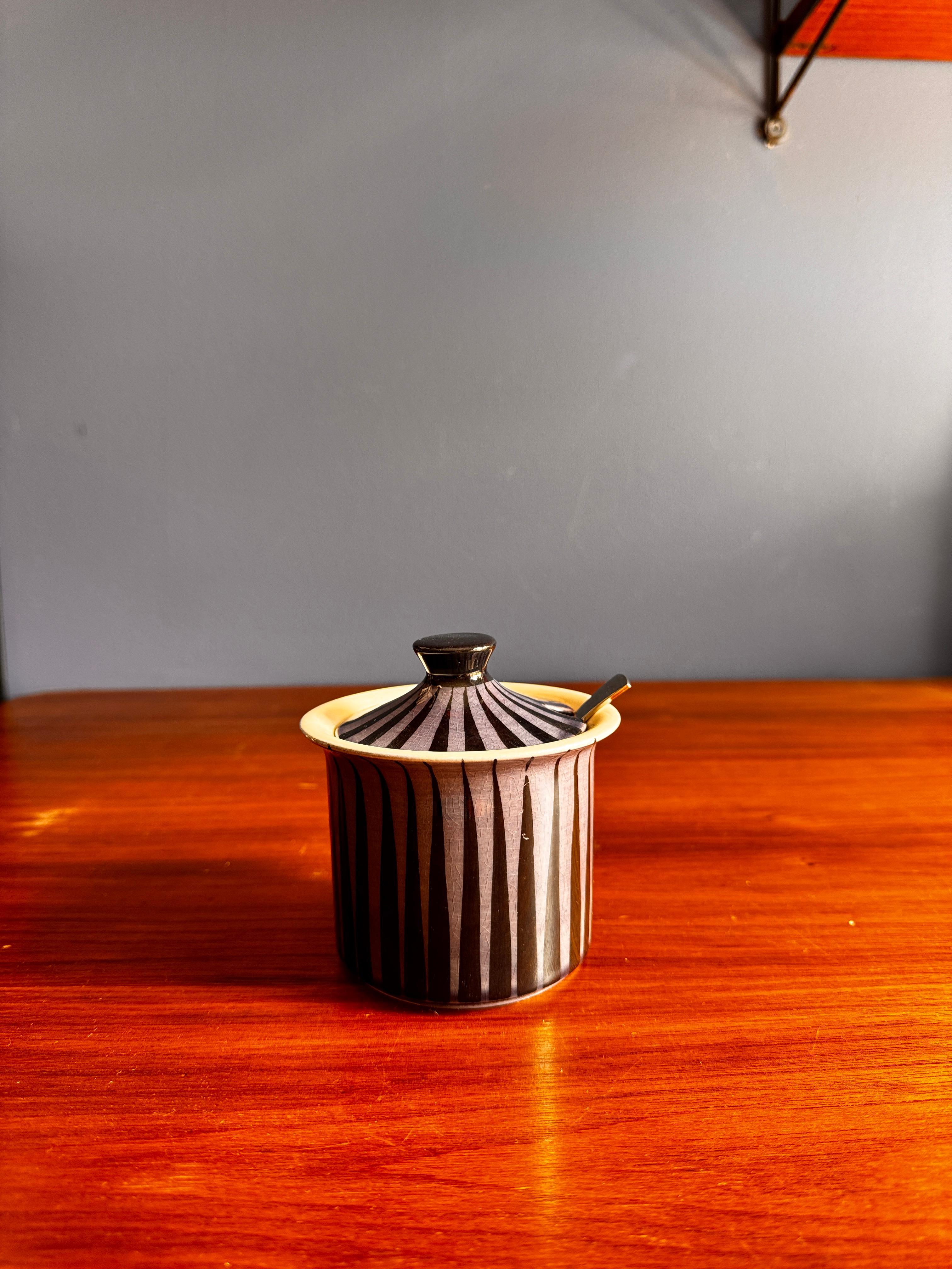 Secla Coffee Service – Mid-Century Portuguese Ceramics in Bold Violet, 1970s For Sale 2