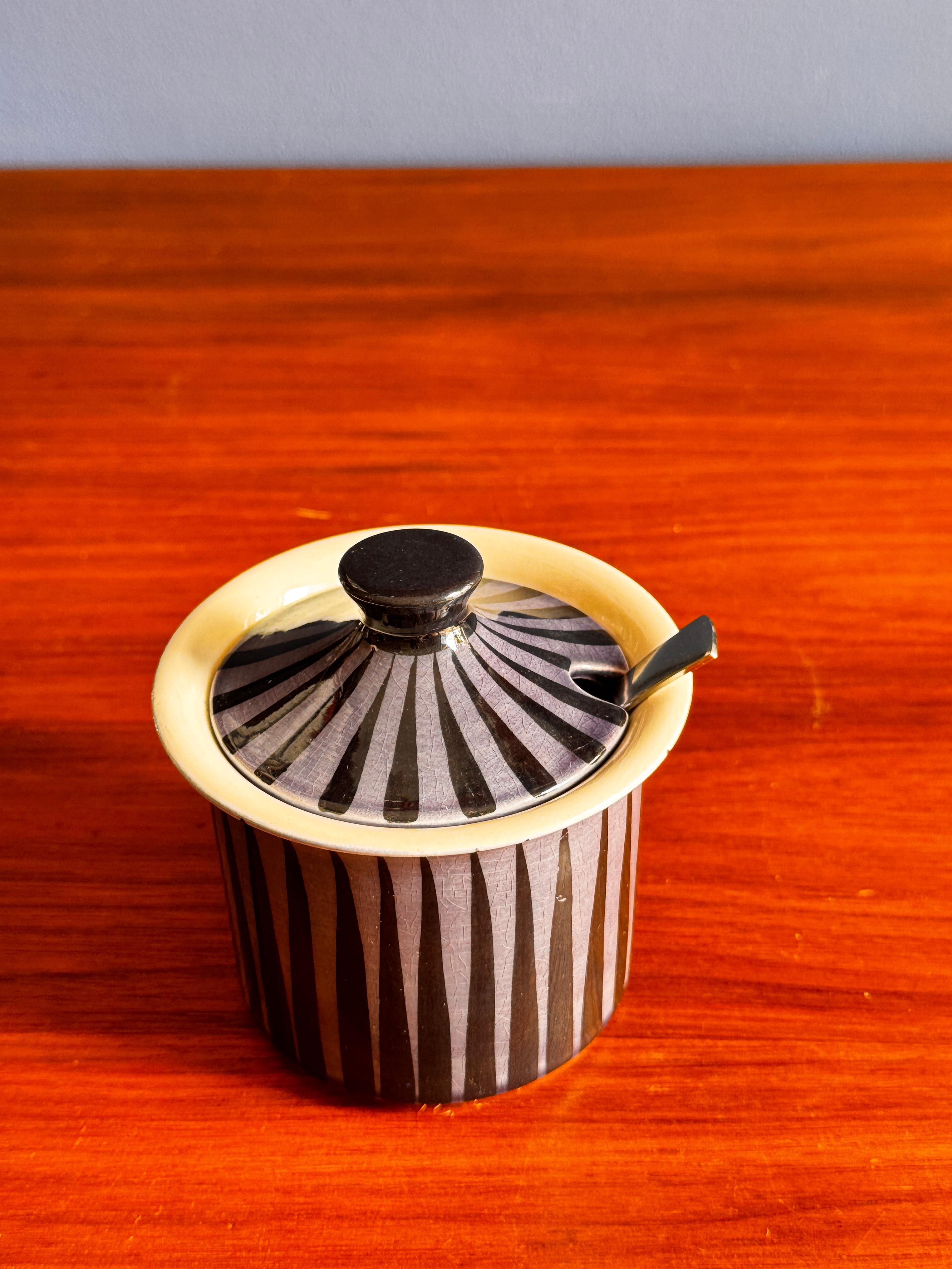 Secla Coffee Service – Mid-Century Portuguese Ceramics in Bold Violet, 1970s For Sale 4