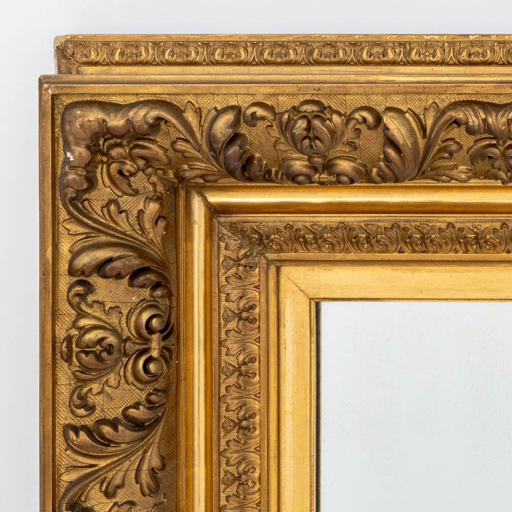 Specchio in legno dorato Secondo Impero, fine XIX secolo. Piastra dello specchio: 31,5