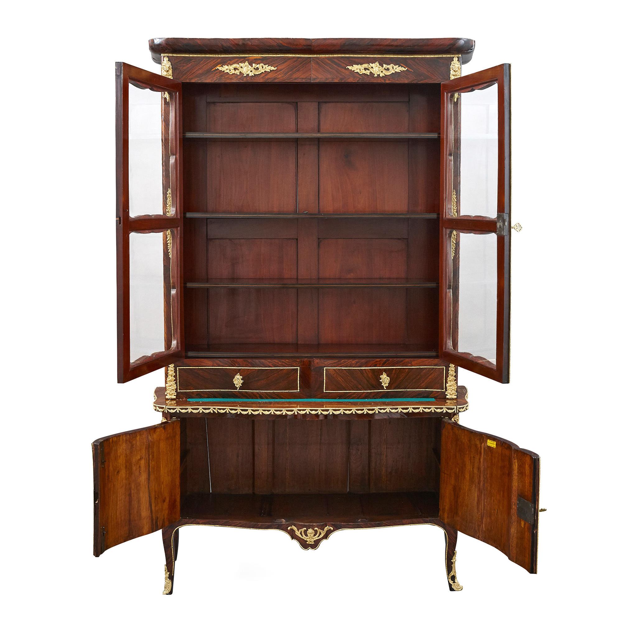 Vitrine en bronze doré et bois de roi d'époque Second Empire en vente 4