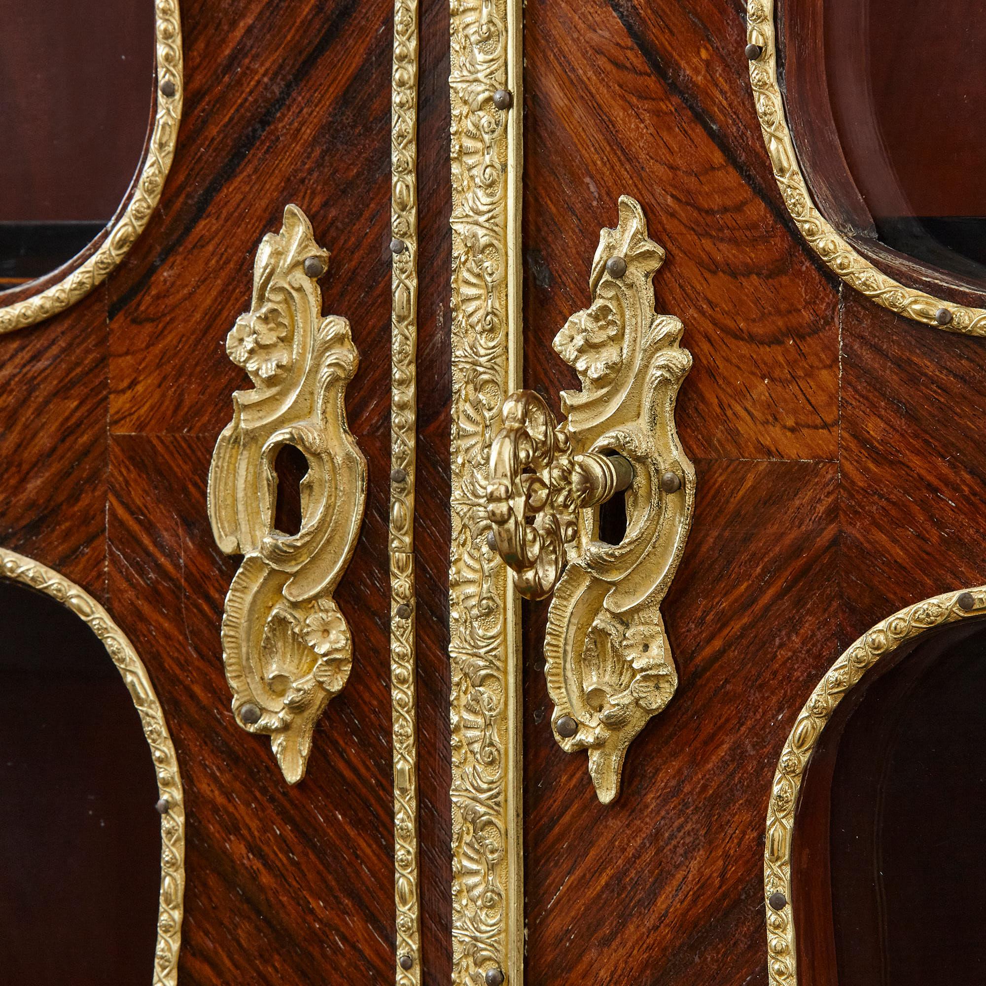 Français Vitrine en bronze doré et bois de roi d'époque Second Empire en vente