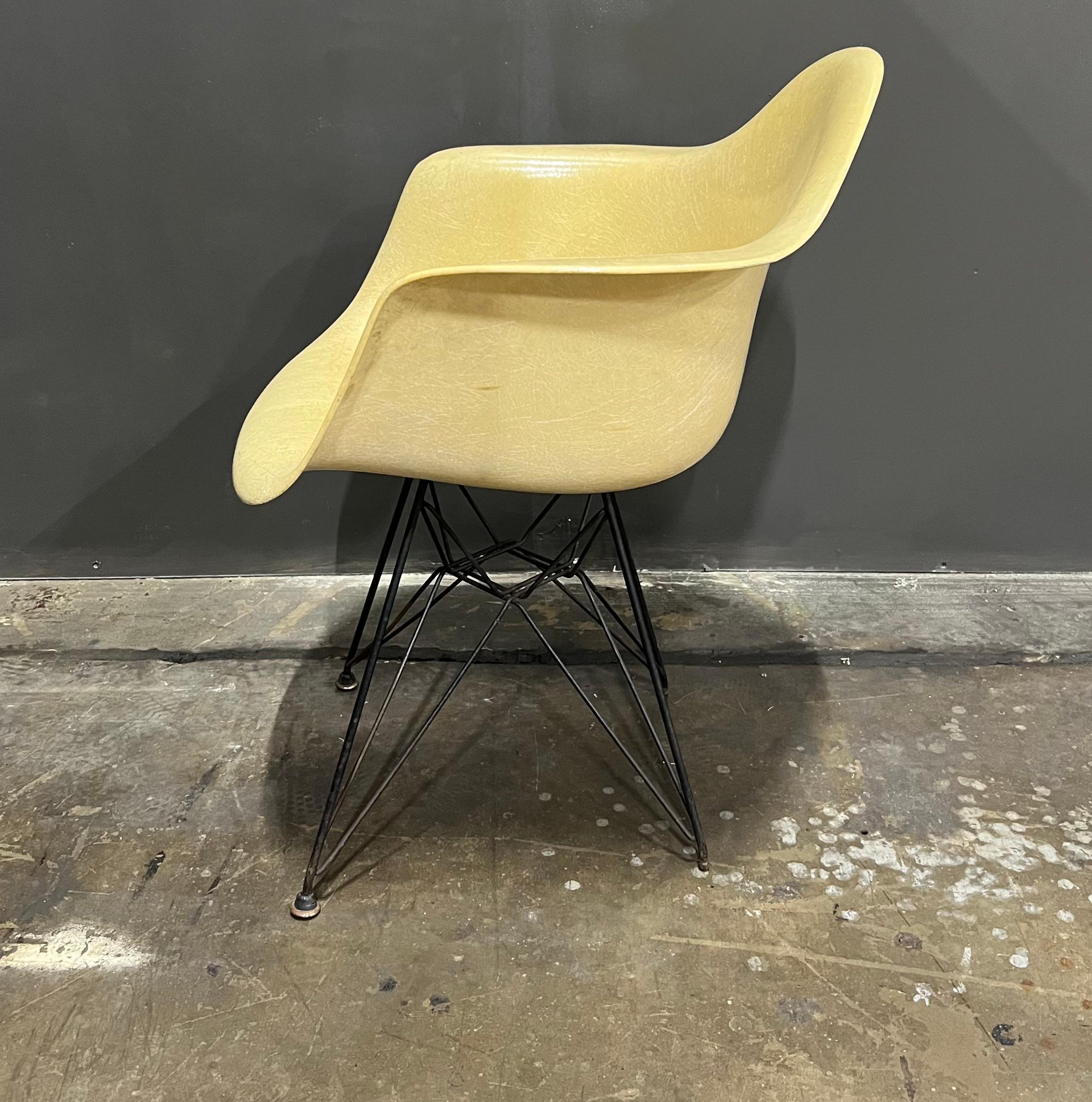 Molded Second Generation All Original Eames Fiberglass with Dar Eiffel Tower Base For Sale