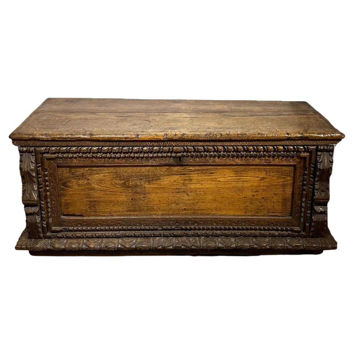 SECOND HALF OF THE 16th CENTURY CHESTNUT CHEST  For Sale