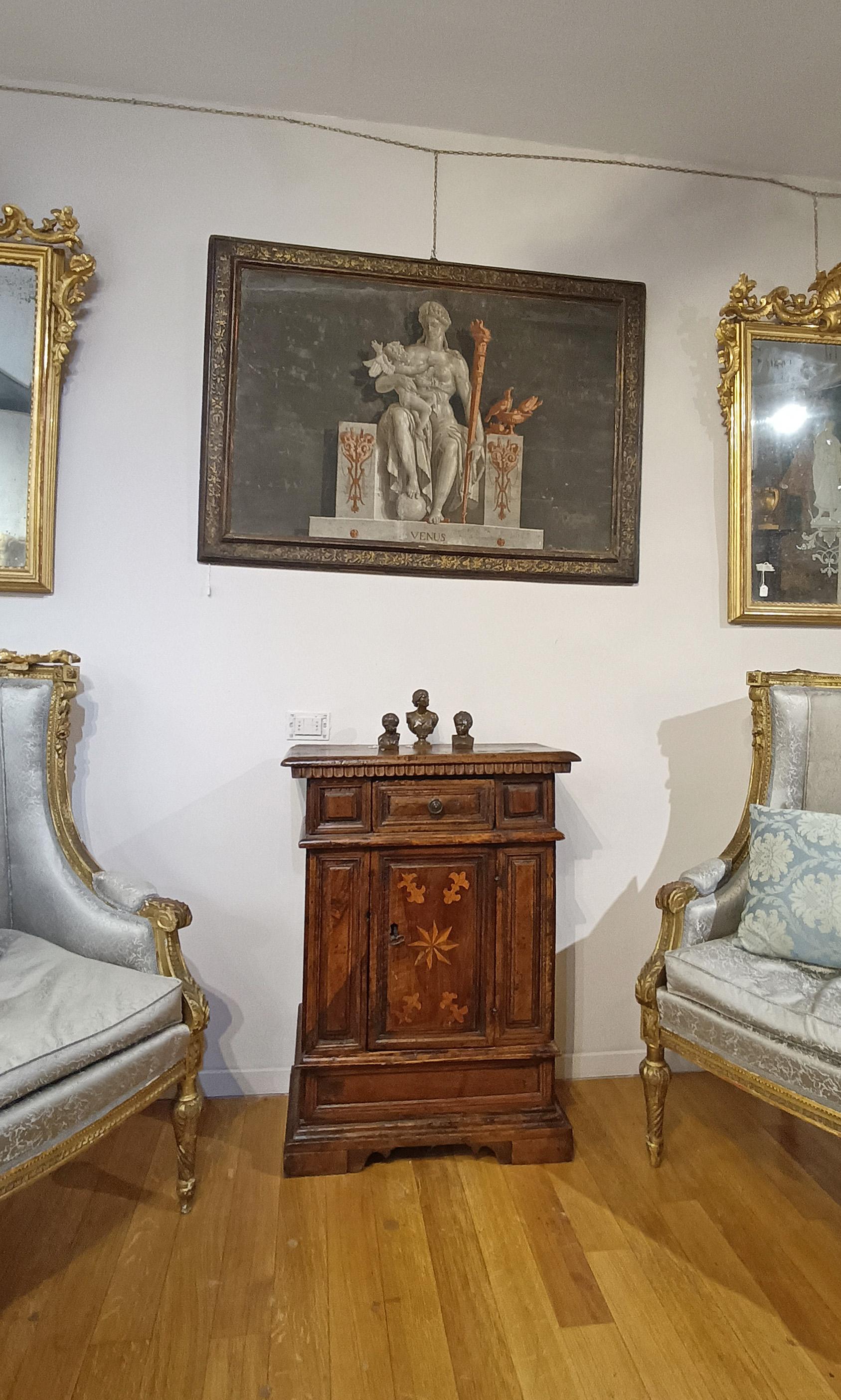 SECOND HALF OF THE 16th CENTURY SMALL WALNUT SIDEBOARD WITH INLAYS in vendita 2