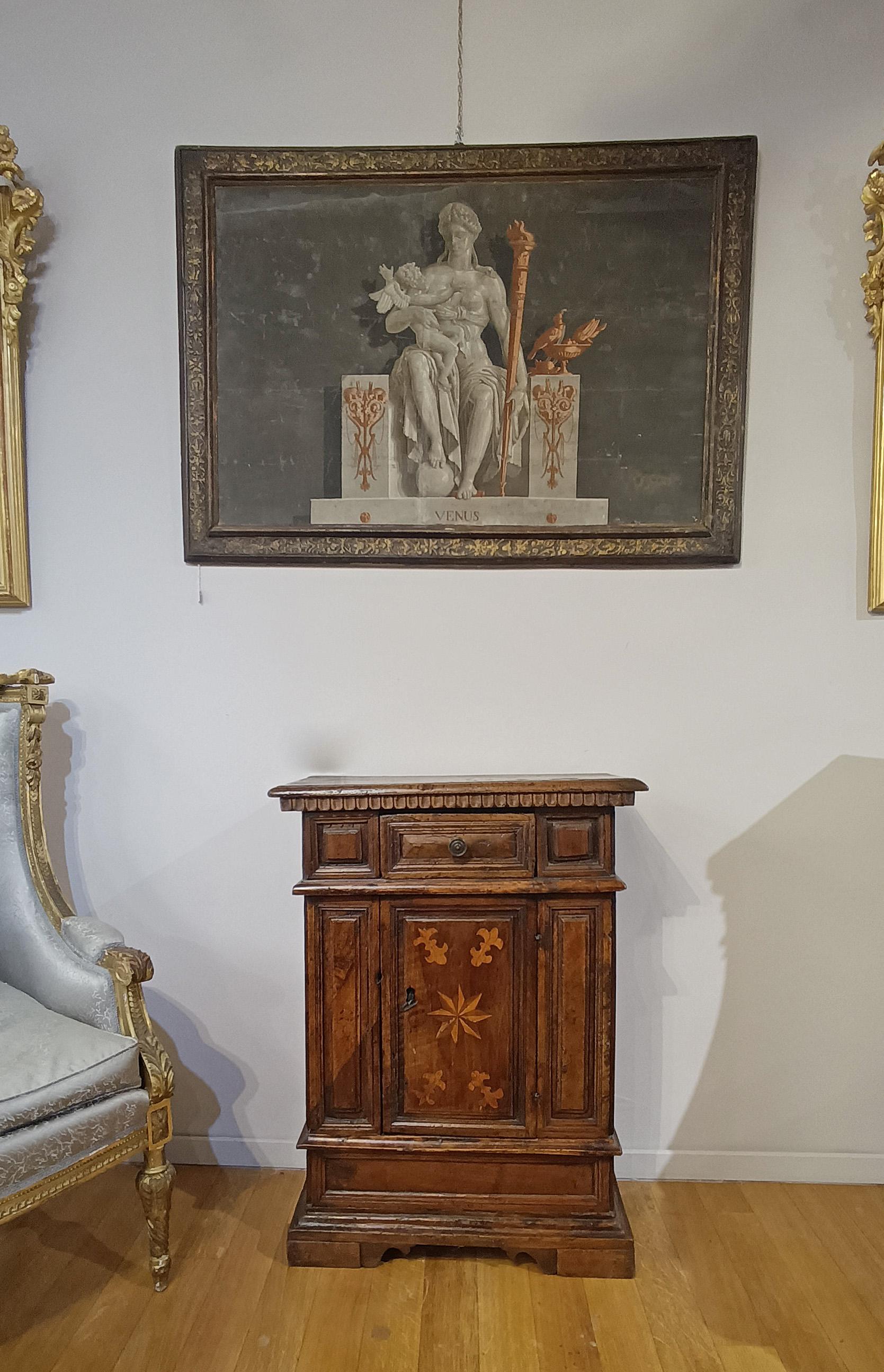 SECOND HALF OF THE 16th CENTURY SMALL WALNUT SIDEBOARD WITH INLAYS in vendita 3
