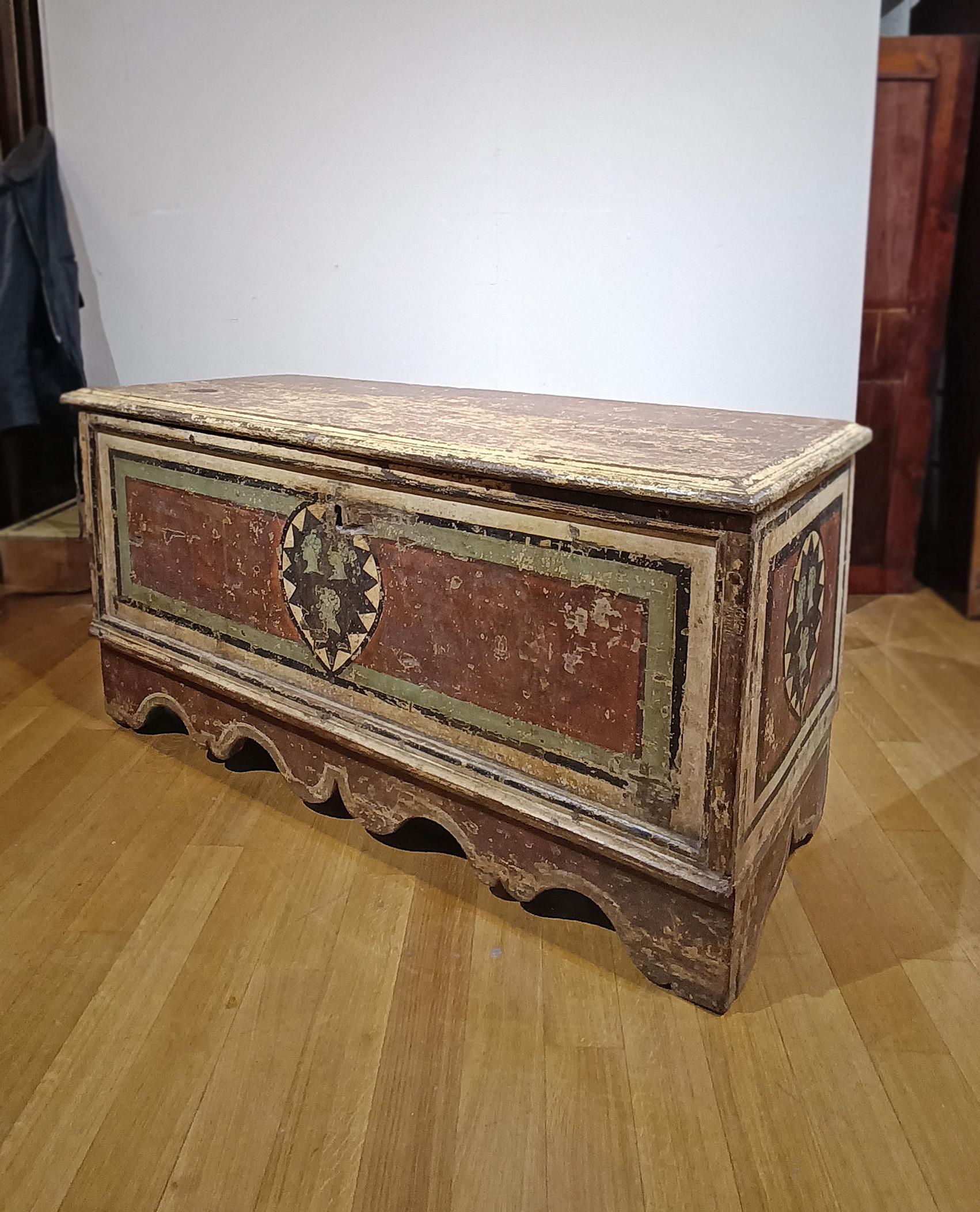Luigi XIV cassettone dipinto della seconda metà del XVII secolo in vendita