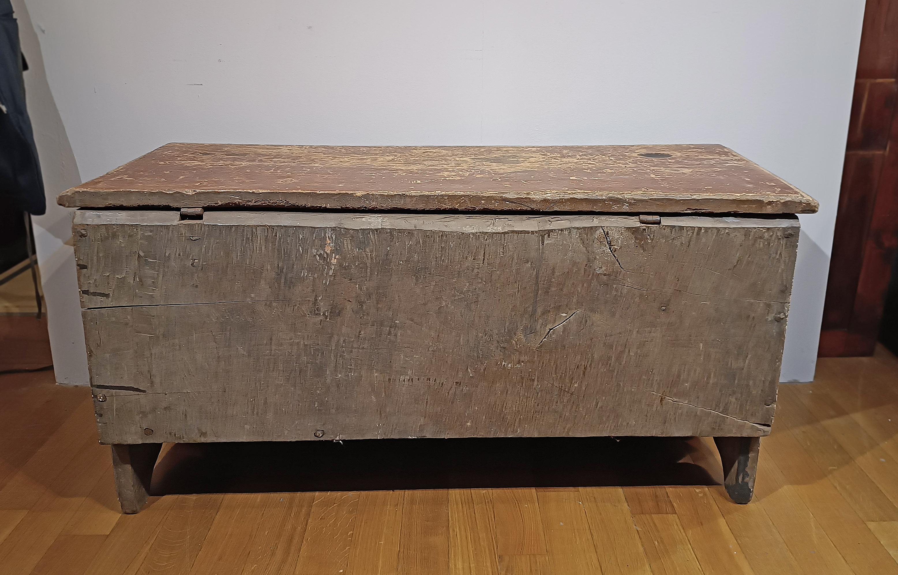 Italiano cassettone dipinto della seconda metà del XVII secolo in vendita