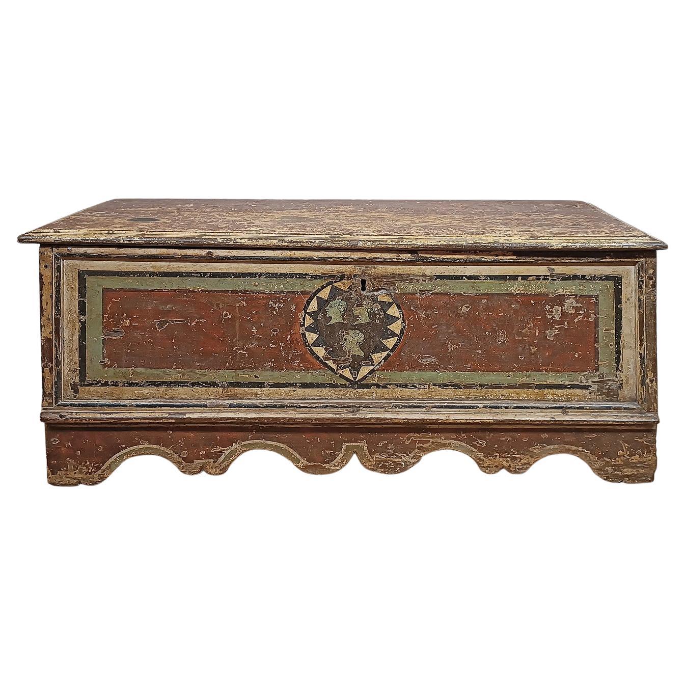 cassettone dipinto della seconda metà del XVII secolo in vendita