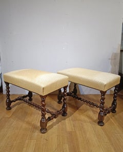 ZWEITE HÄLFTE DES 17. JAHRHUNDERTS PAAR WALNUSS-STUHLEN