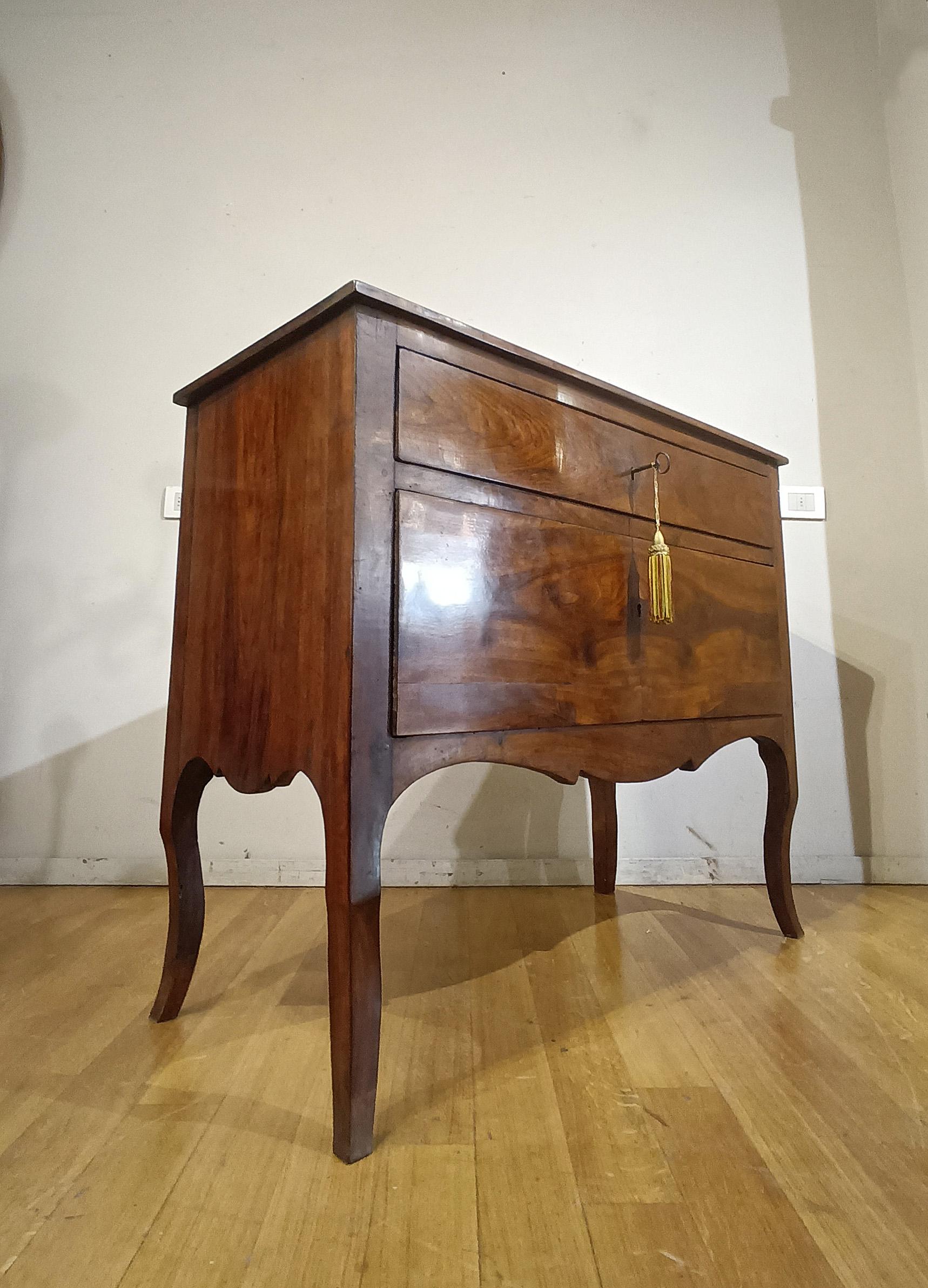 SECOND HALF OF THE 18th CENTURY CHERRY DRAWER LOUIS XV-XVI In condizioni buone in vendita a Firenze, FI