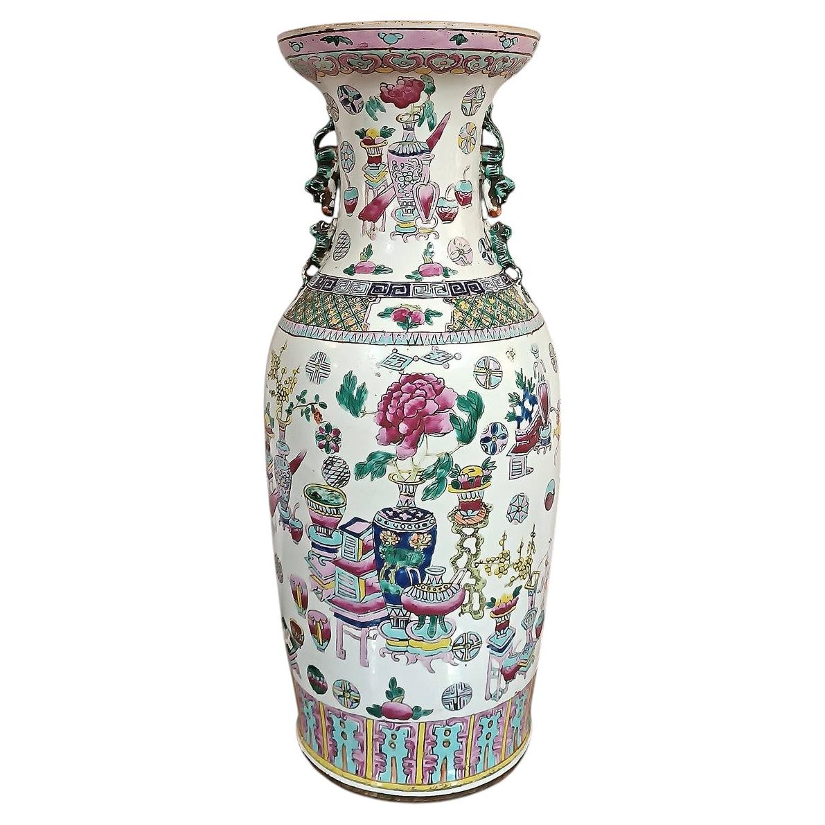 SECOND HALF OF THE 18th CENTURY CHINESE PORCELAIN VASE For Sale